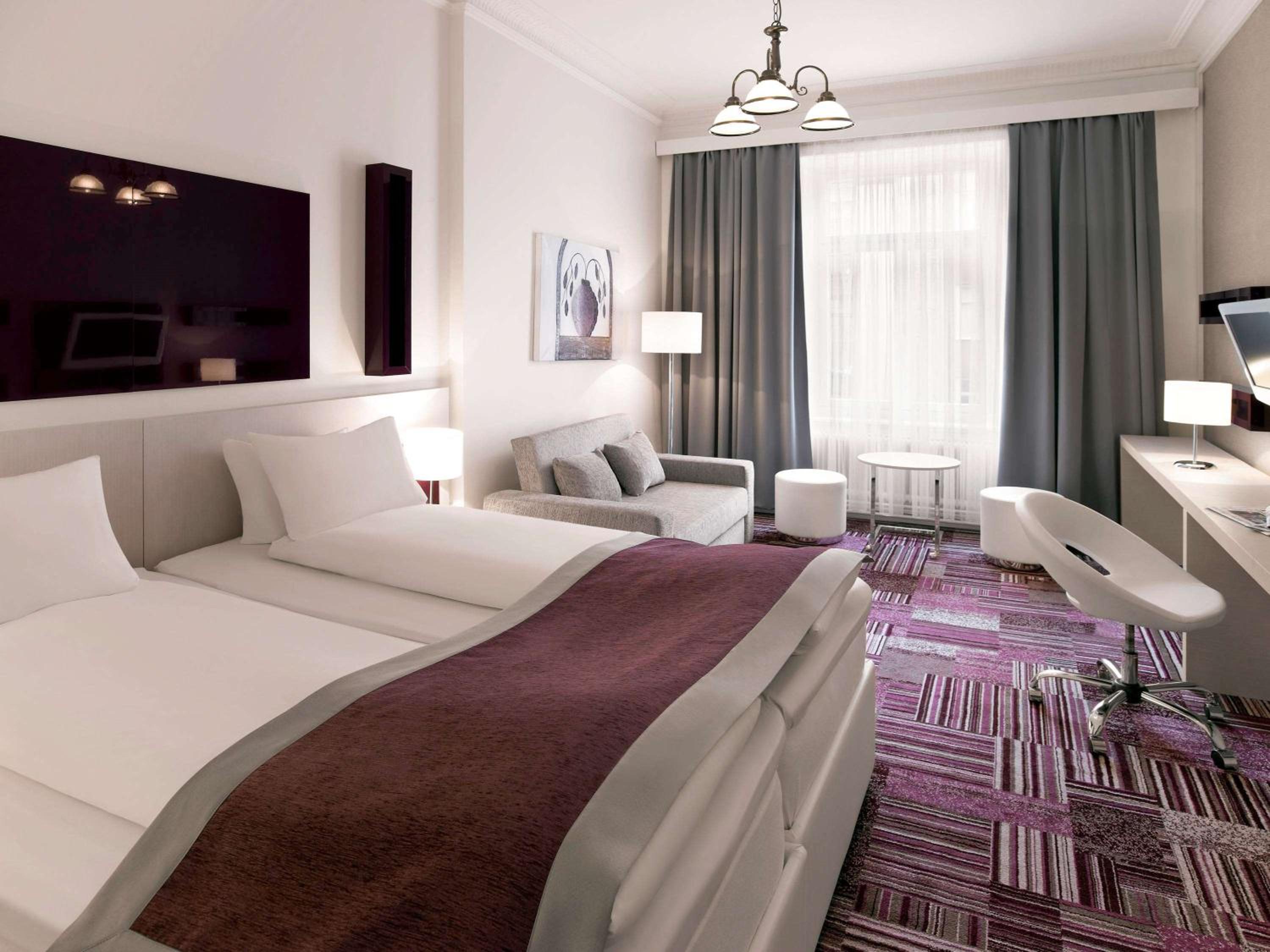 Superior Double Room thumbnail 5