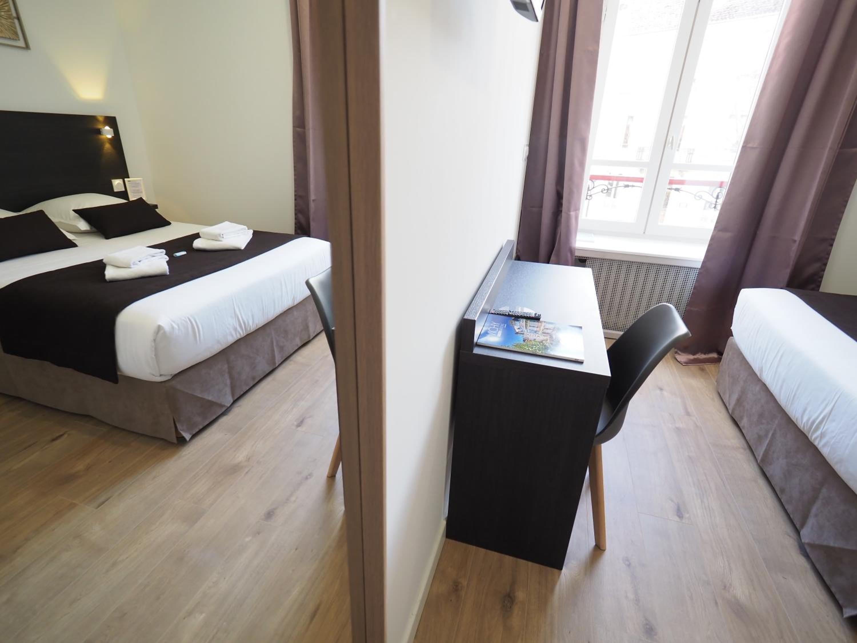 Standard Double Room - Photo 14