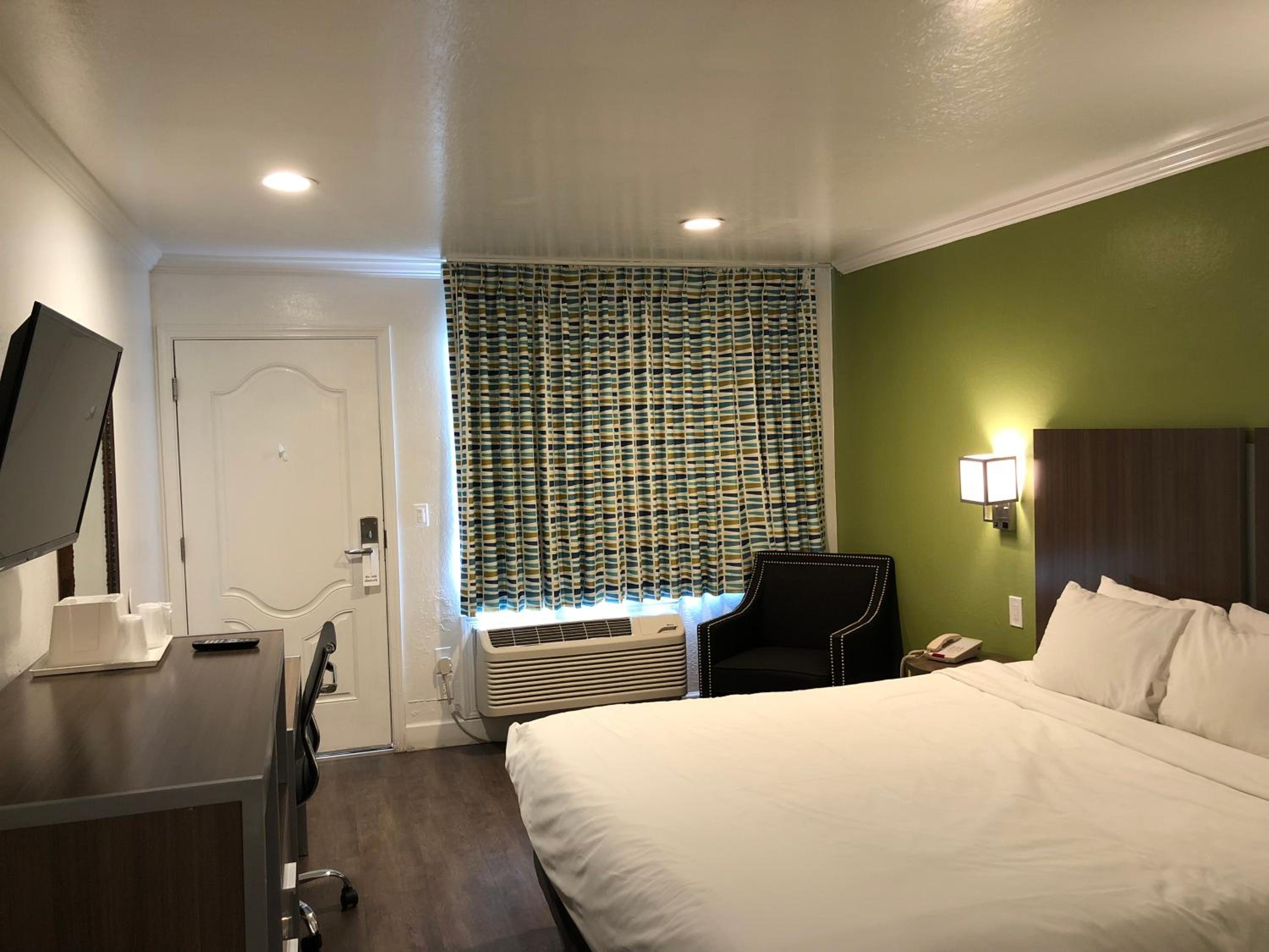 Deluxe Queen Room photo 2