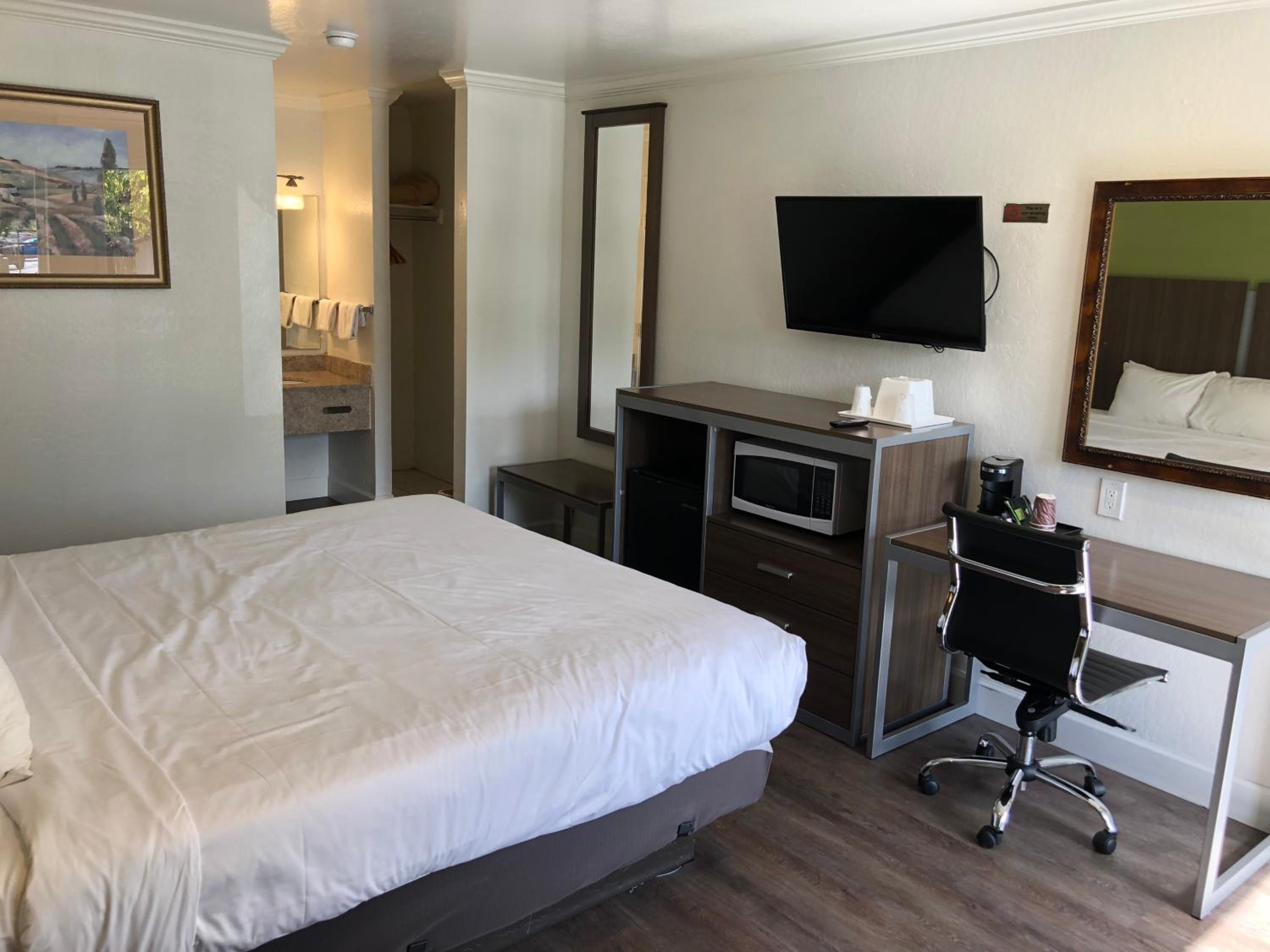 Deluxe King Room photo 3