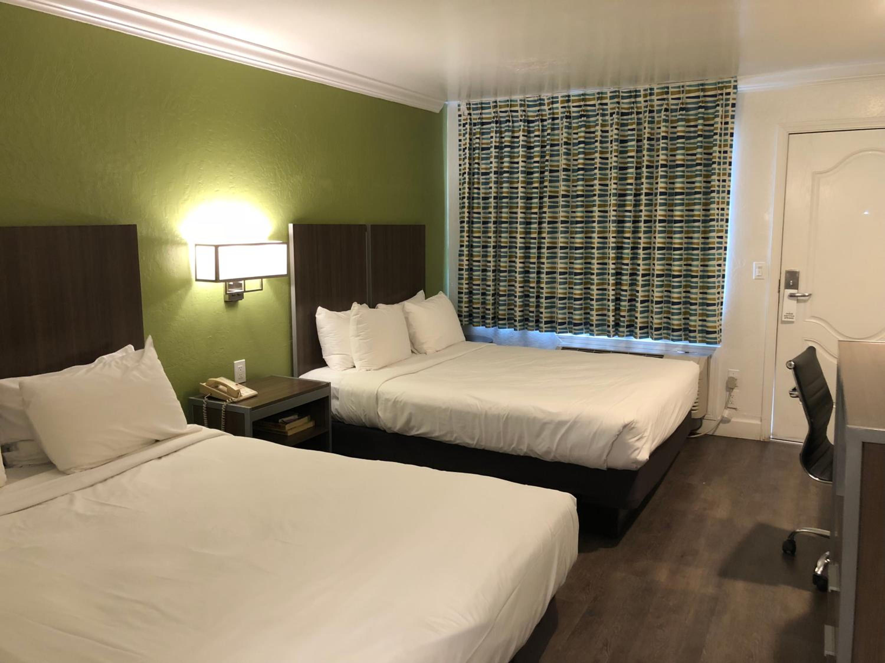 Deluxe Queen Room with Two Queen Beds photo 3