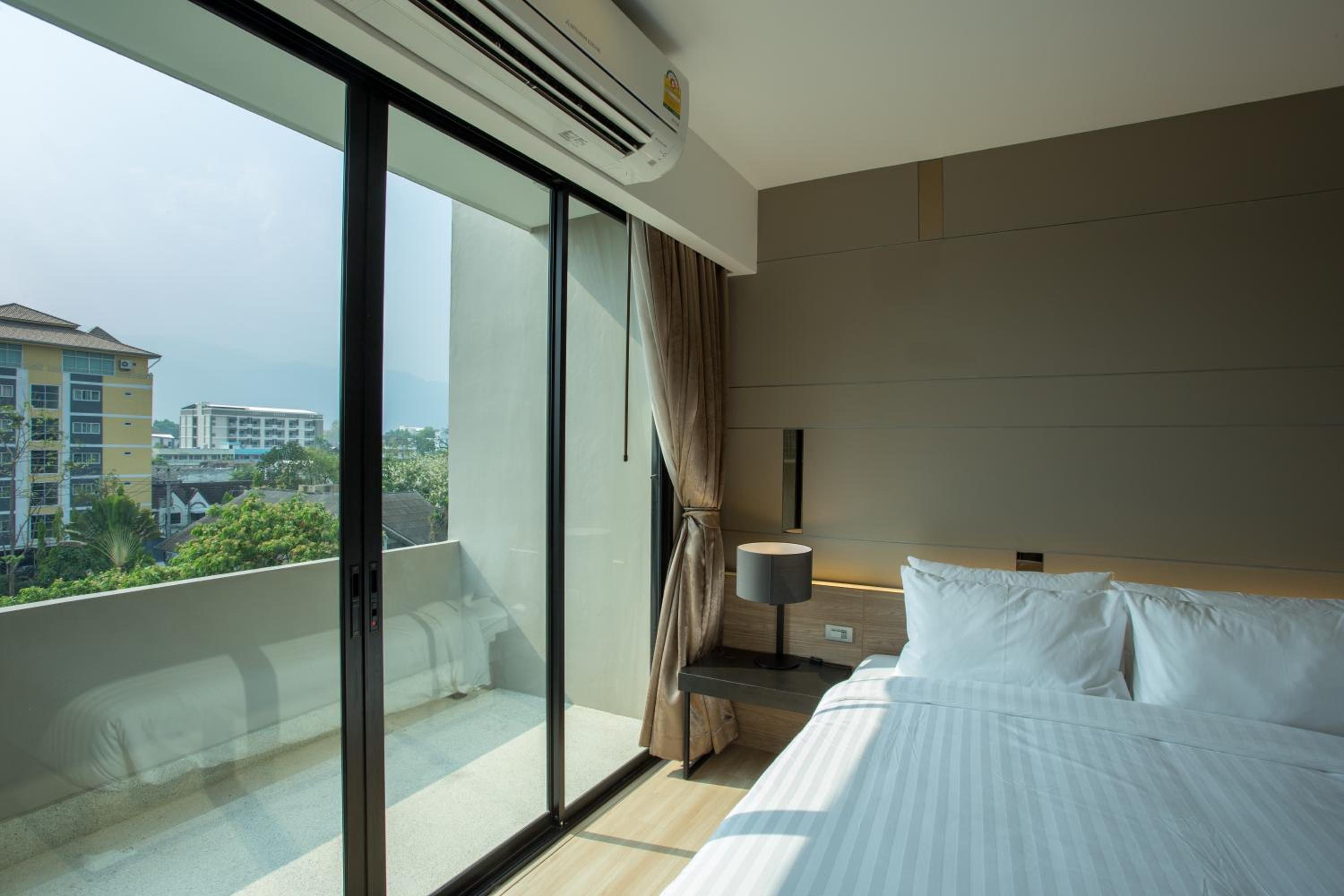 City Suite - Photo 8