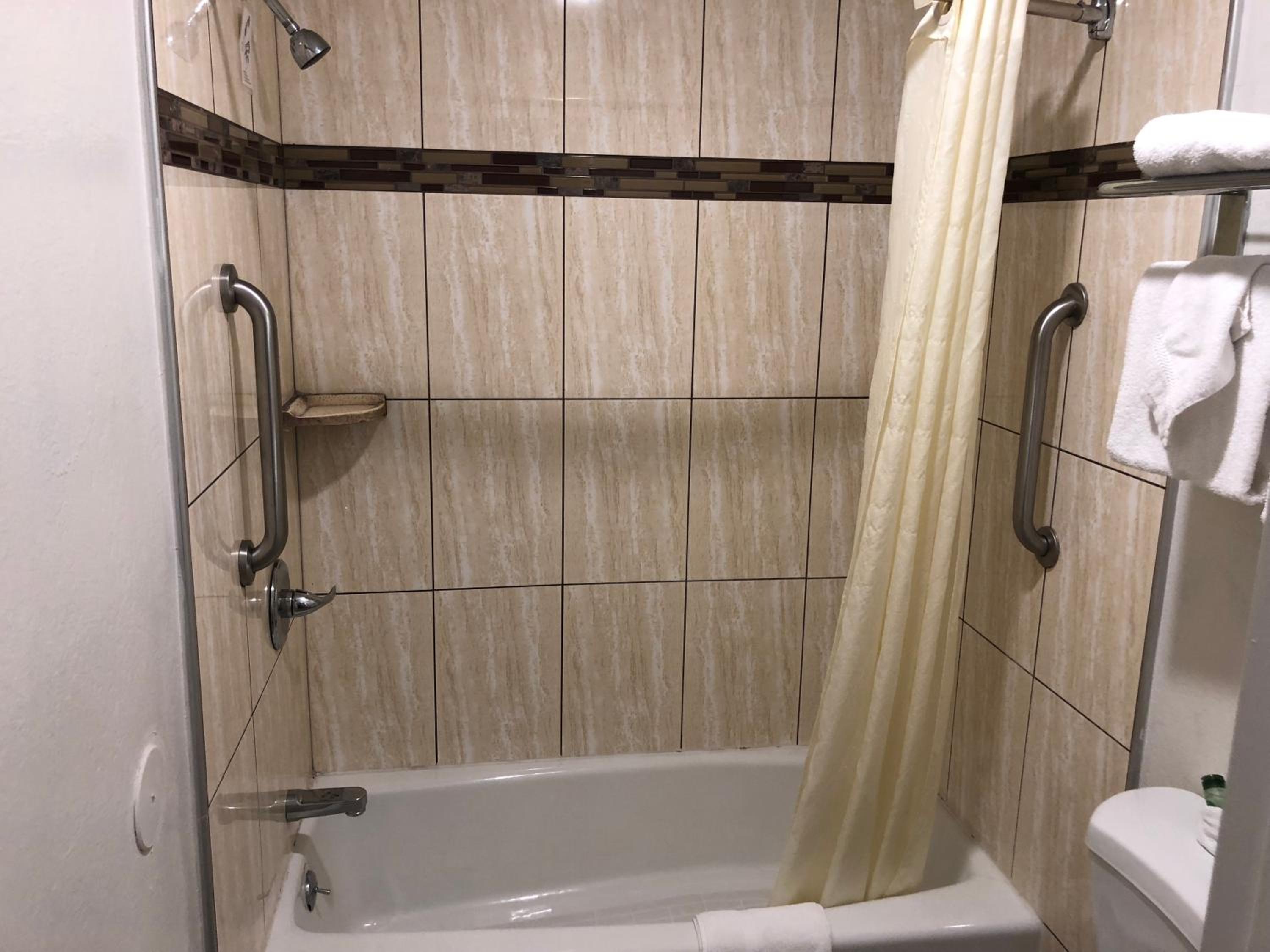 Deluxe Queen Room with Two Queen Beds photo 2