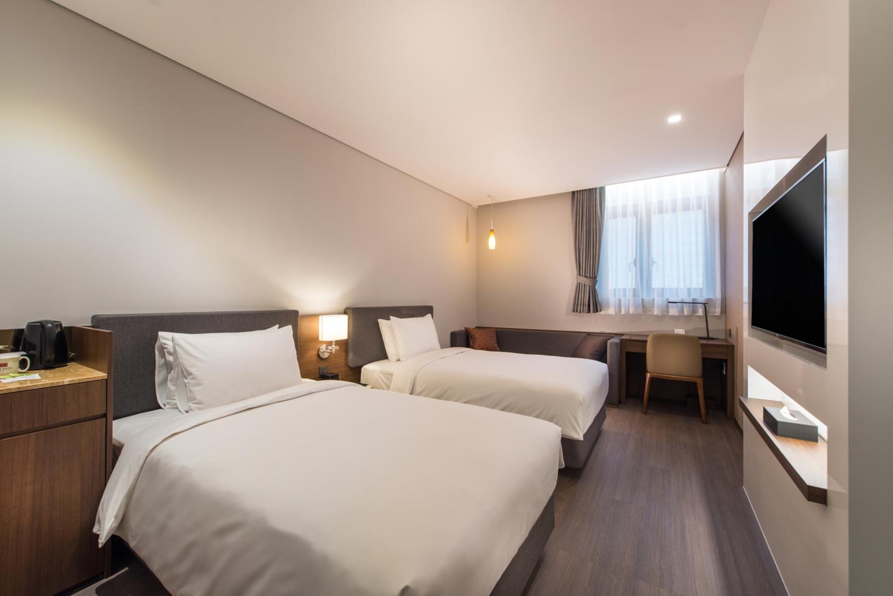 Staycation Offer - Standard Twin with Late Check out at 2pm