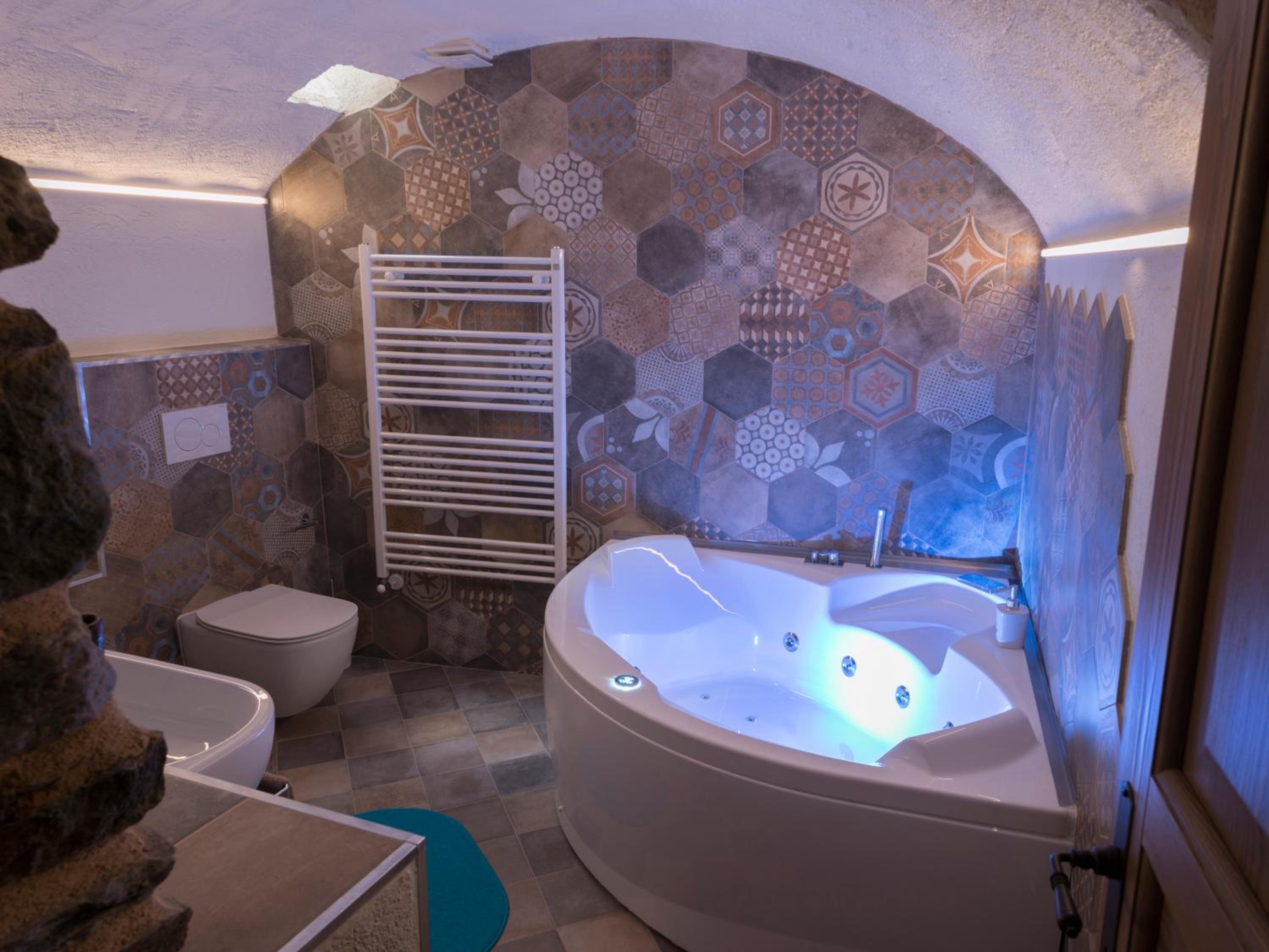 Superior Room with Spa Bath photo 3