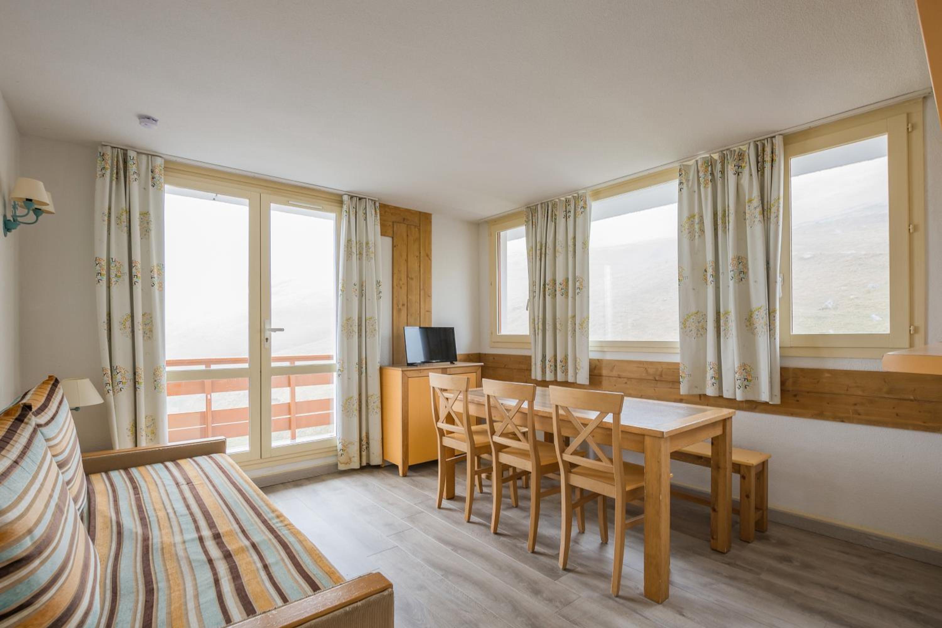Select One-Bedroom Apartment (8 People) photo 2