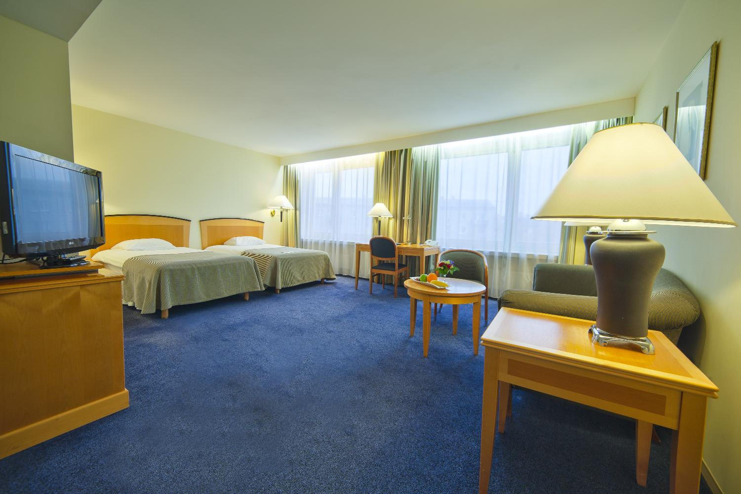 Superior Room with River and Old Town View photo 3