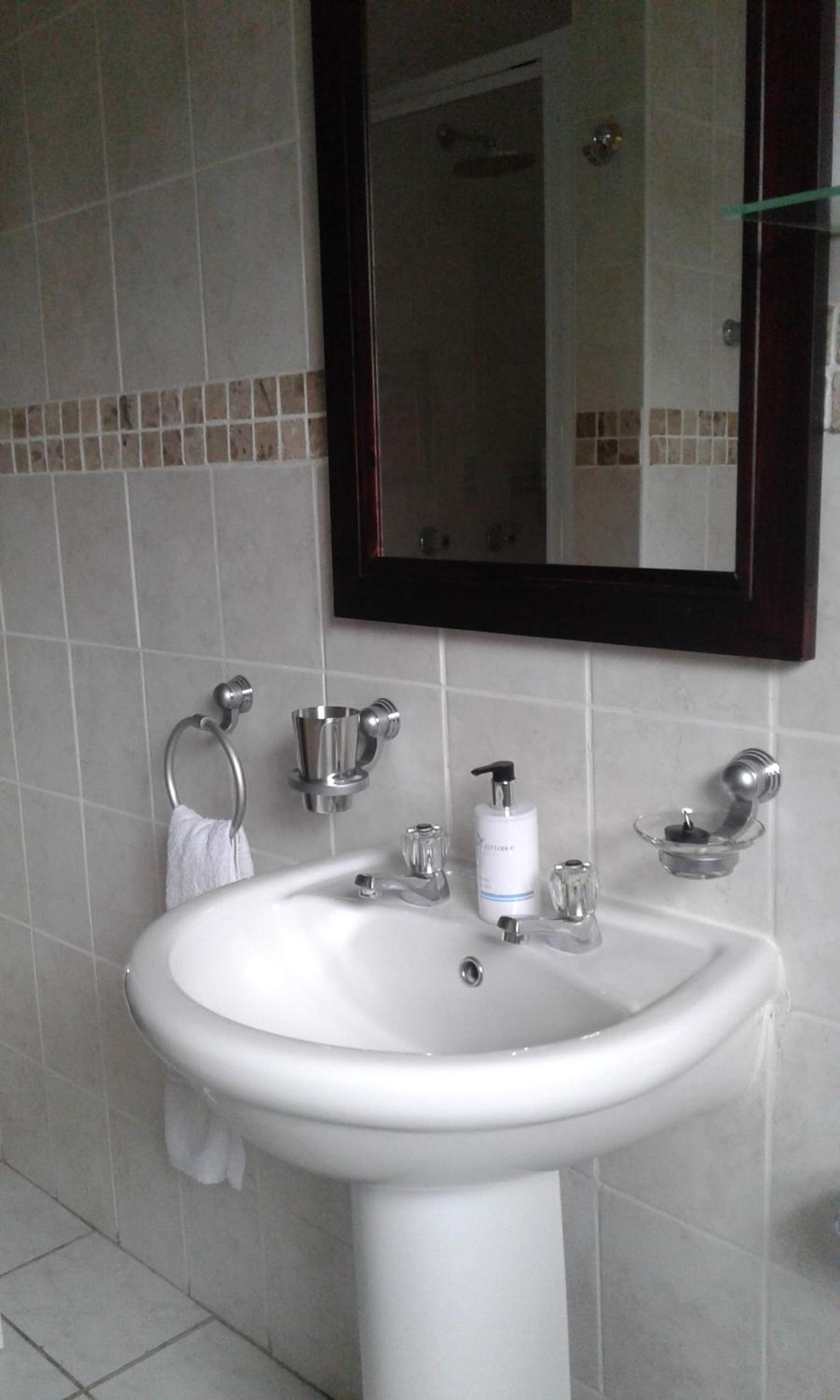 Deluxe Double Room with Pool View photo 3