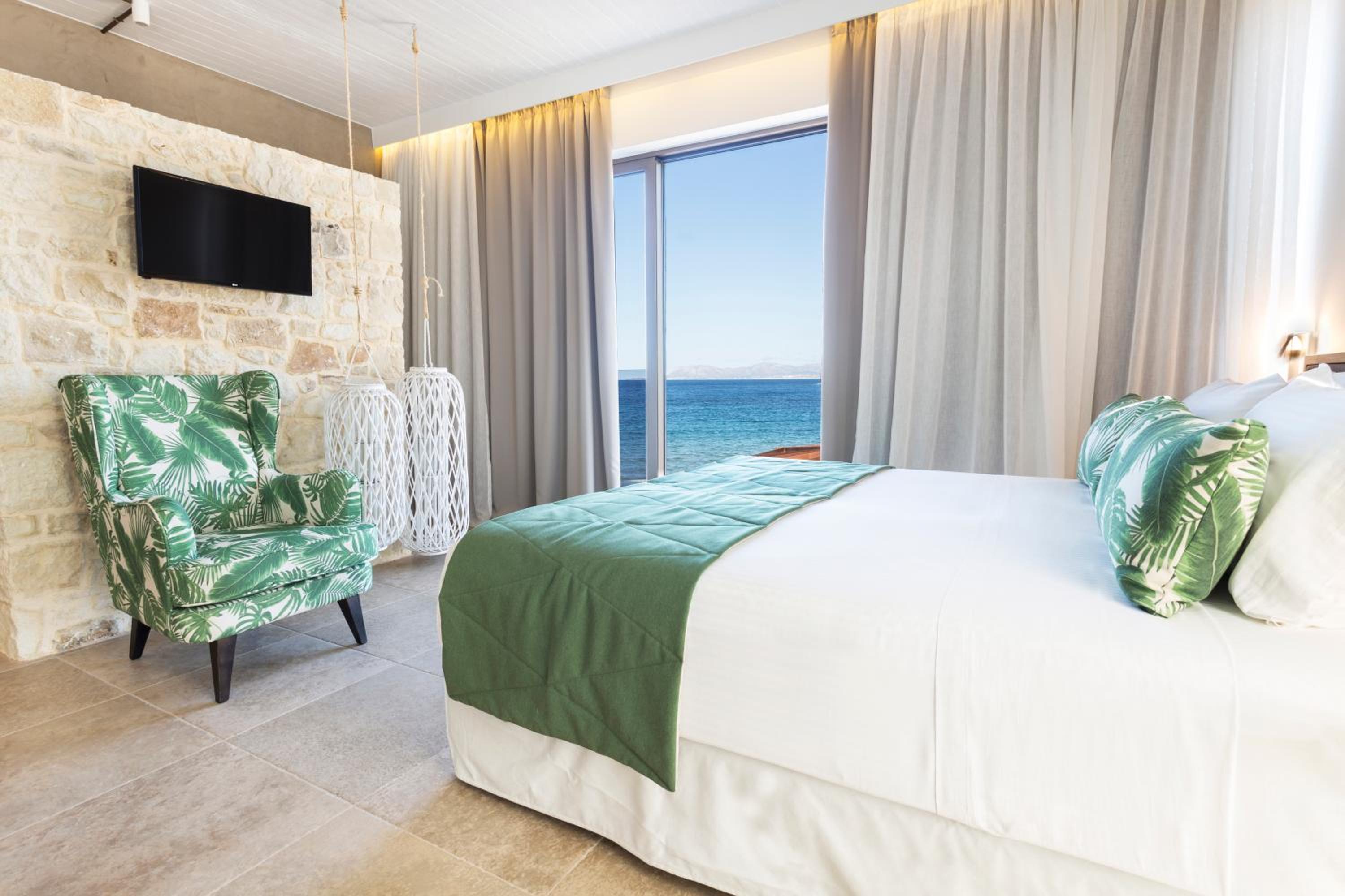 Master Suite with Hot Tub & Sea View