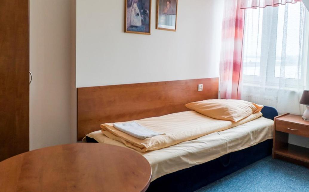 Twin Room - Photo 3