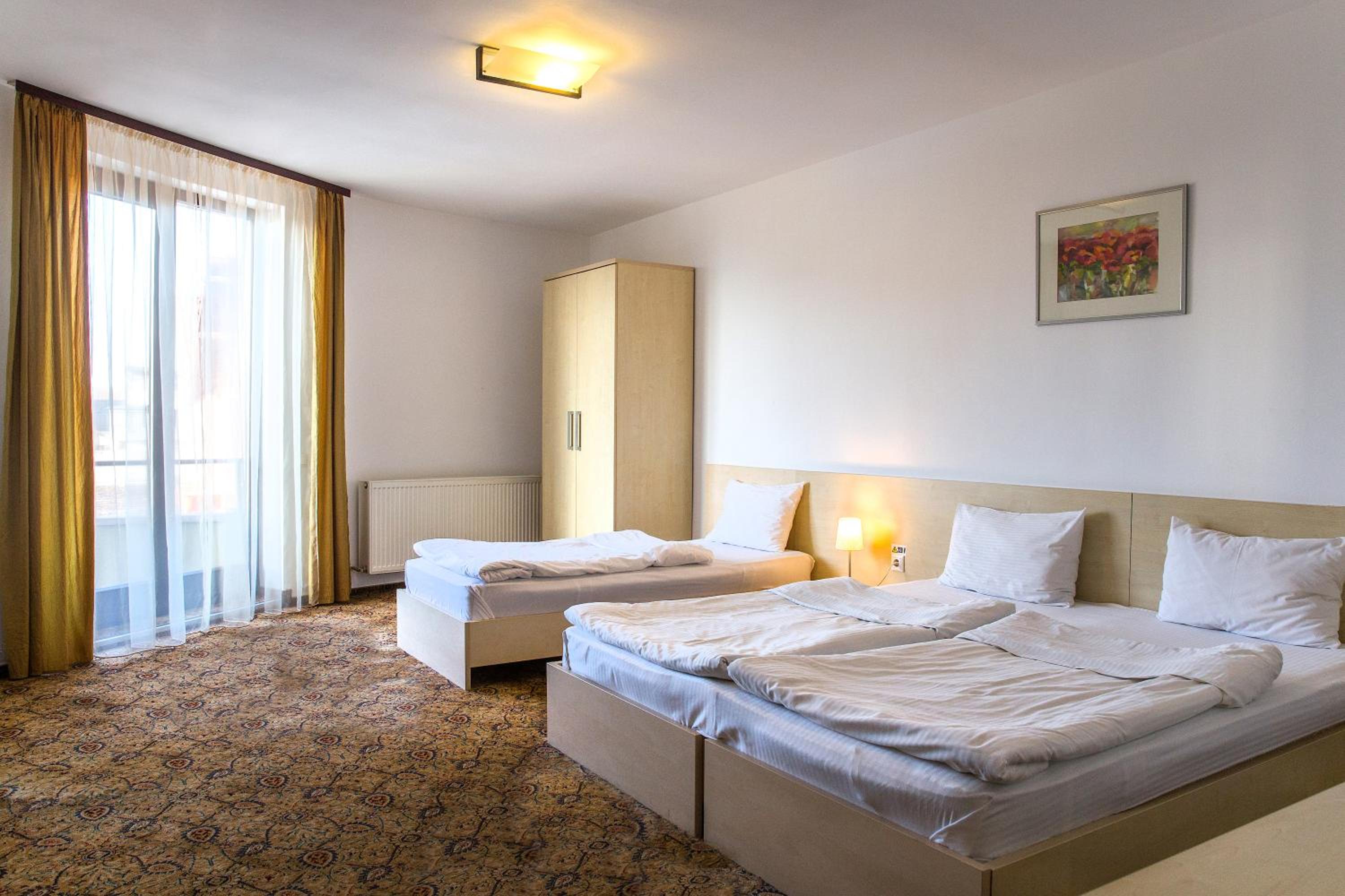 Triple Room with Balcony - Photo 1