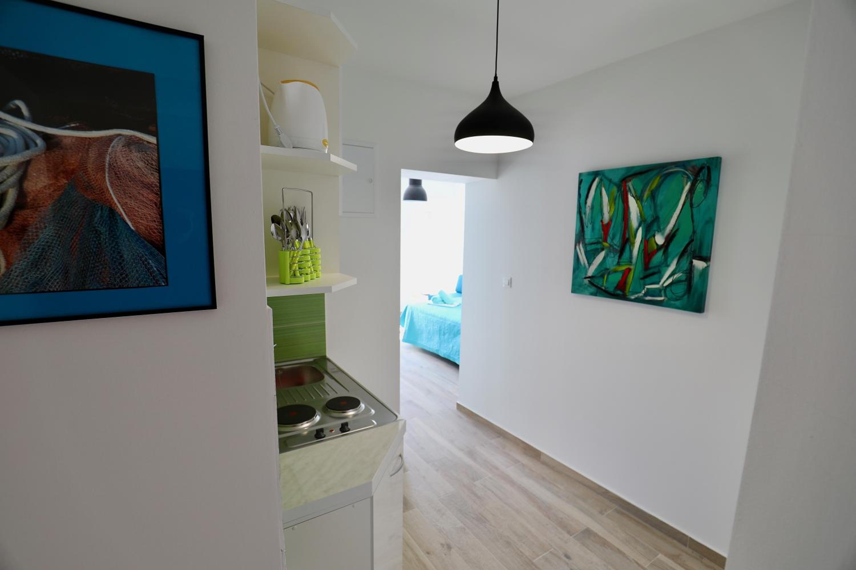 Apartment with Sea View thumbnail 5