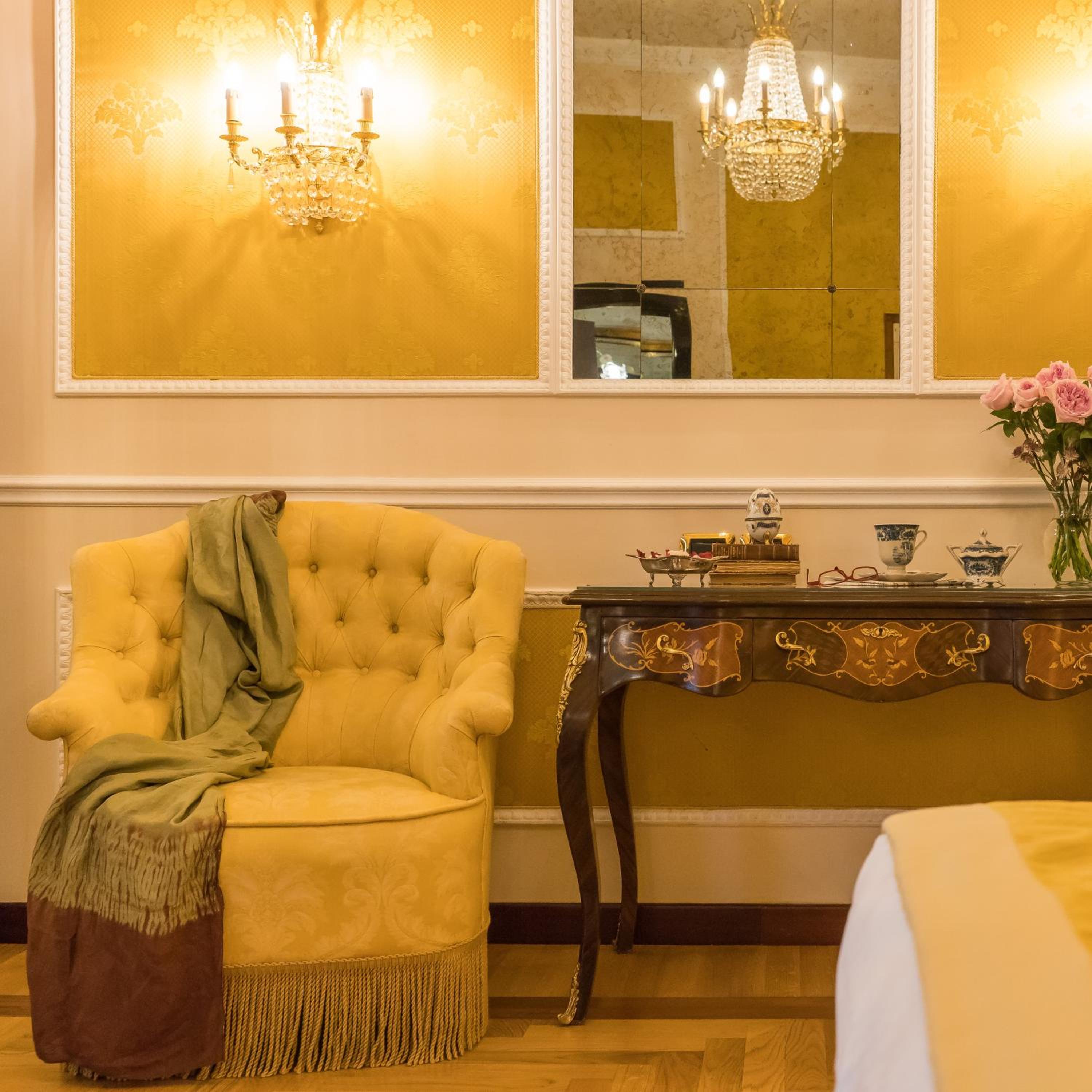 Deluxe Double Room thumbnail 6