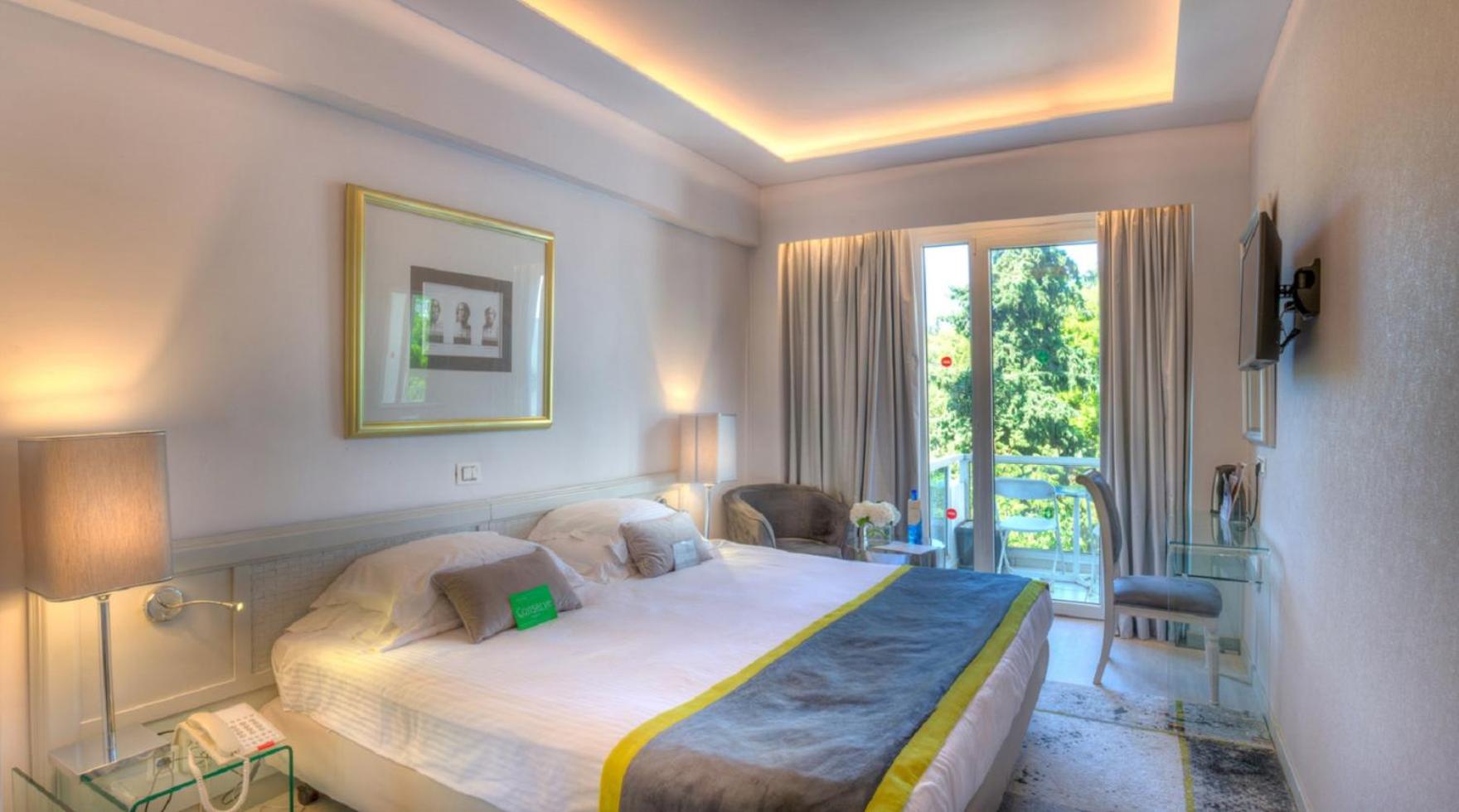 Signature Double with Private Balcony & Lycabettus/City View photo 3