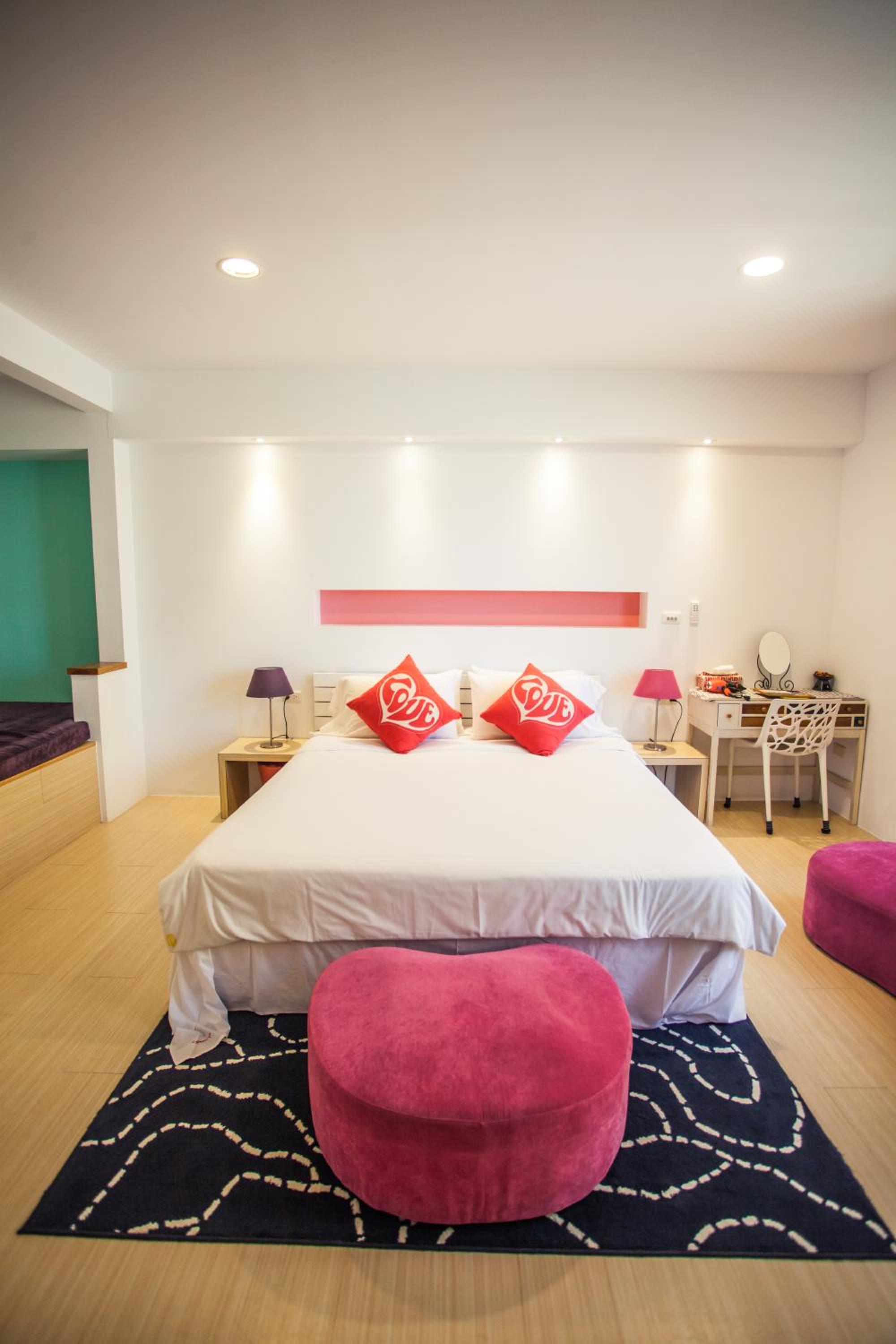 Pink Candy Family Room First Floor - Photo 4