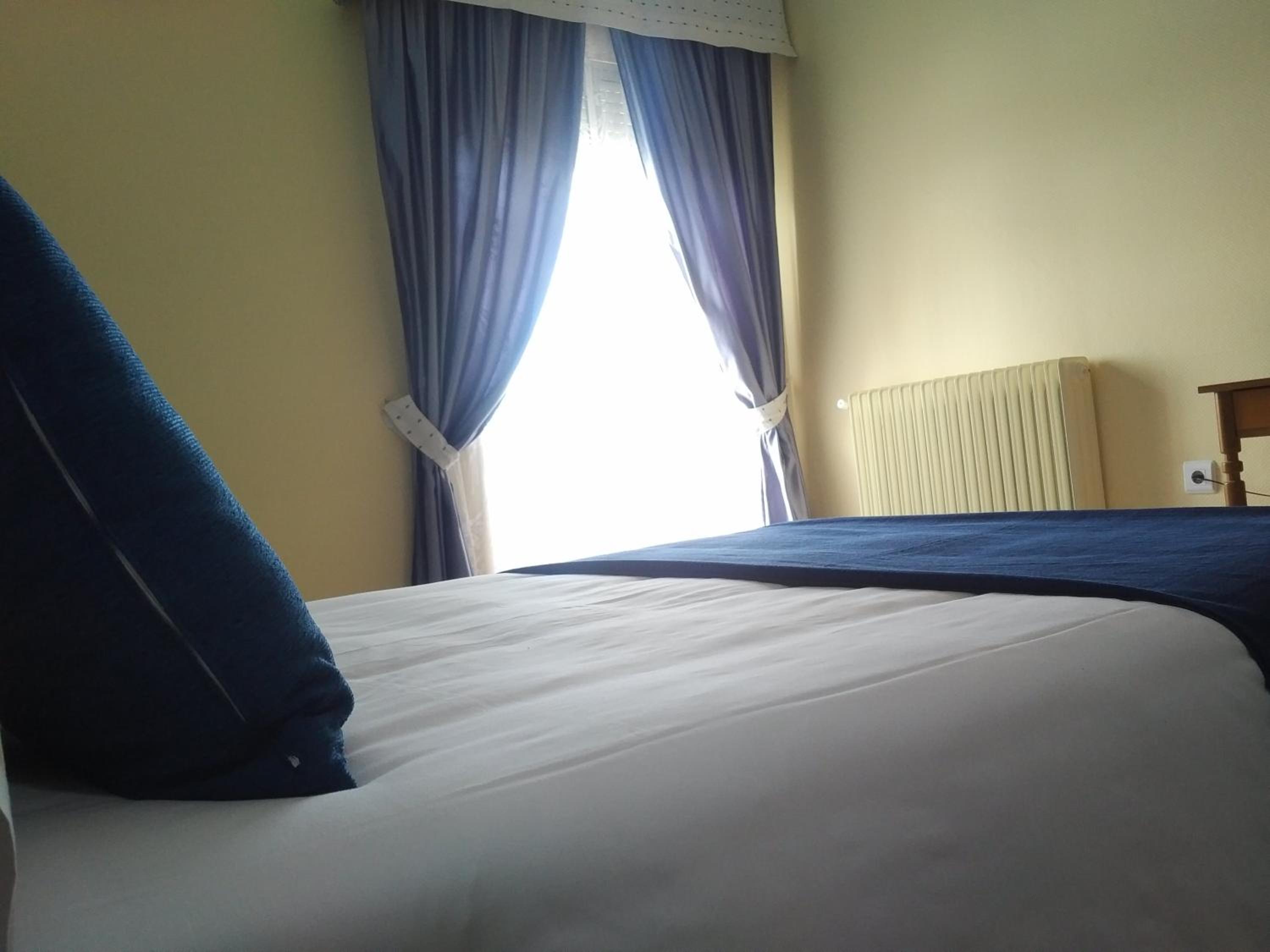 Queen Room photo 2