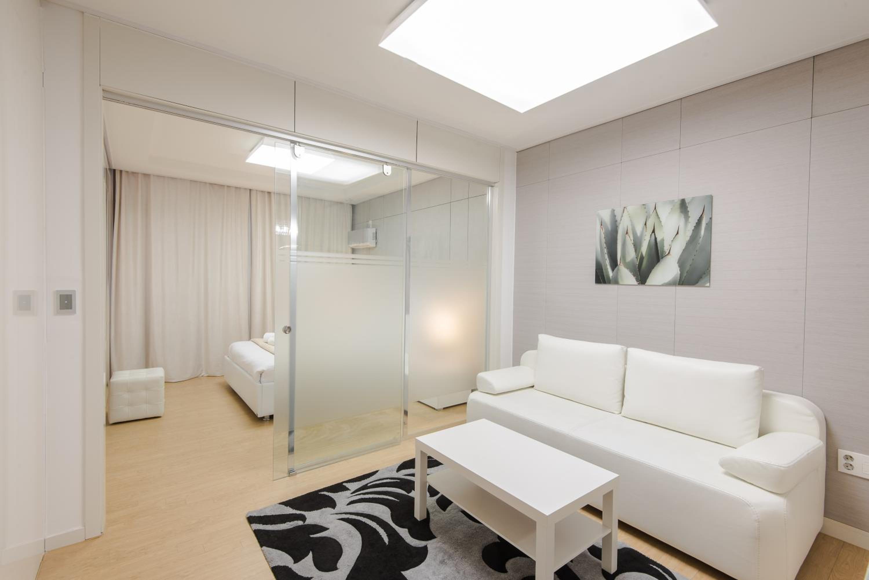 Studio Apartment photo 2