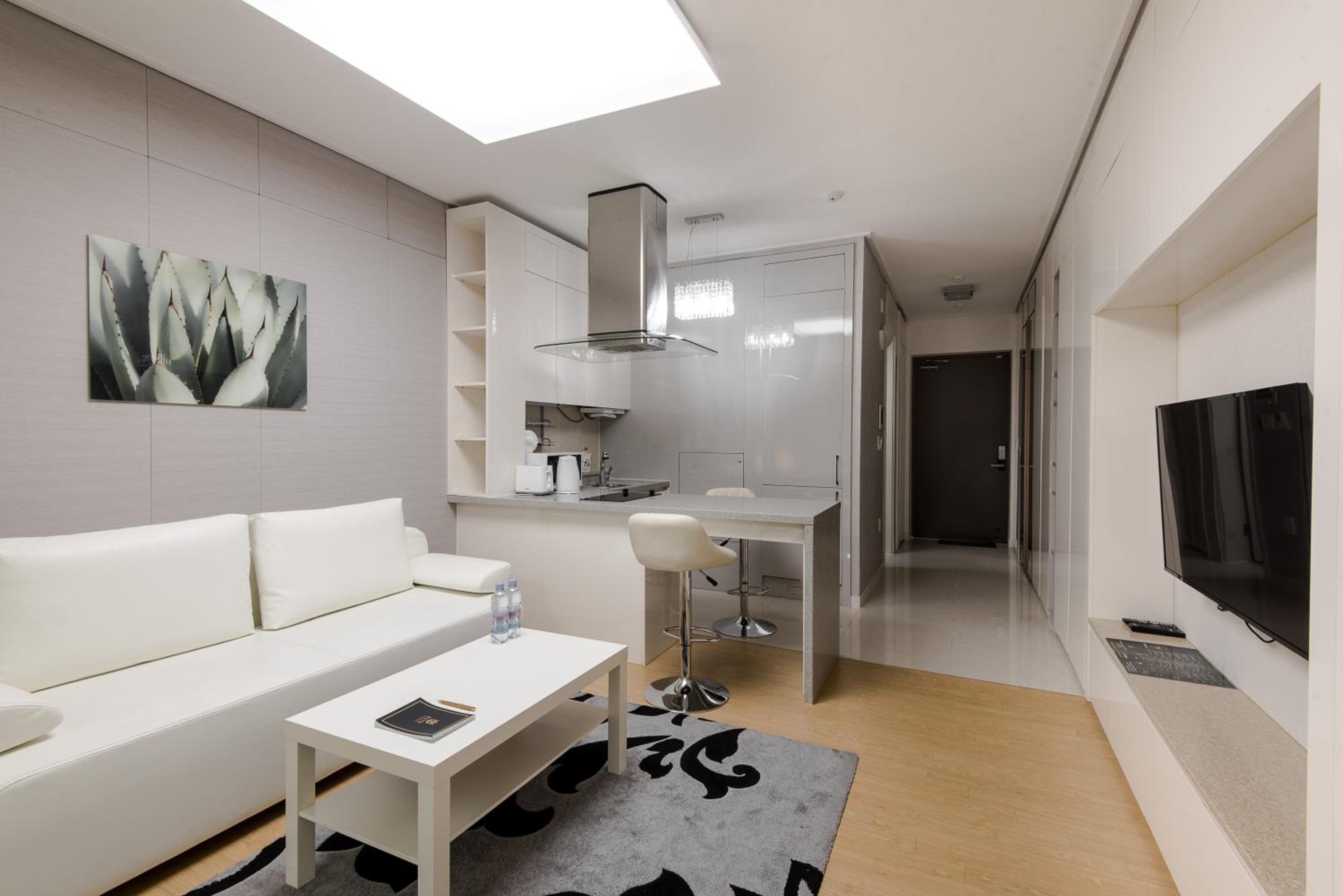 Studio Apartment photo 3