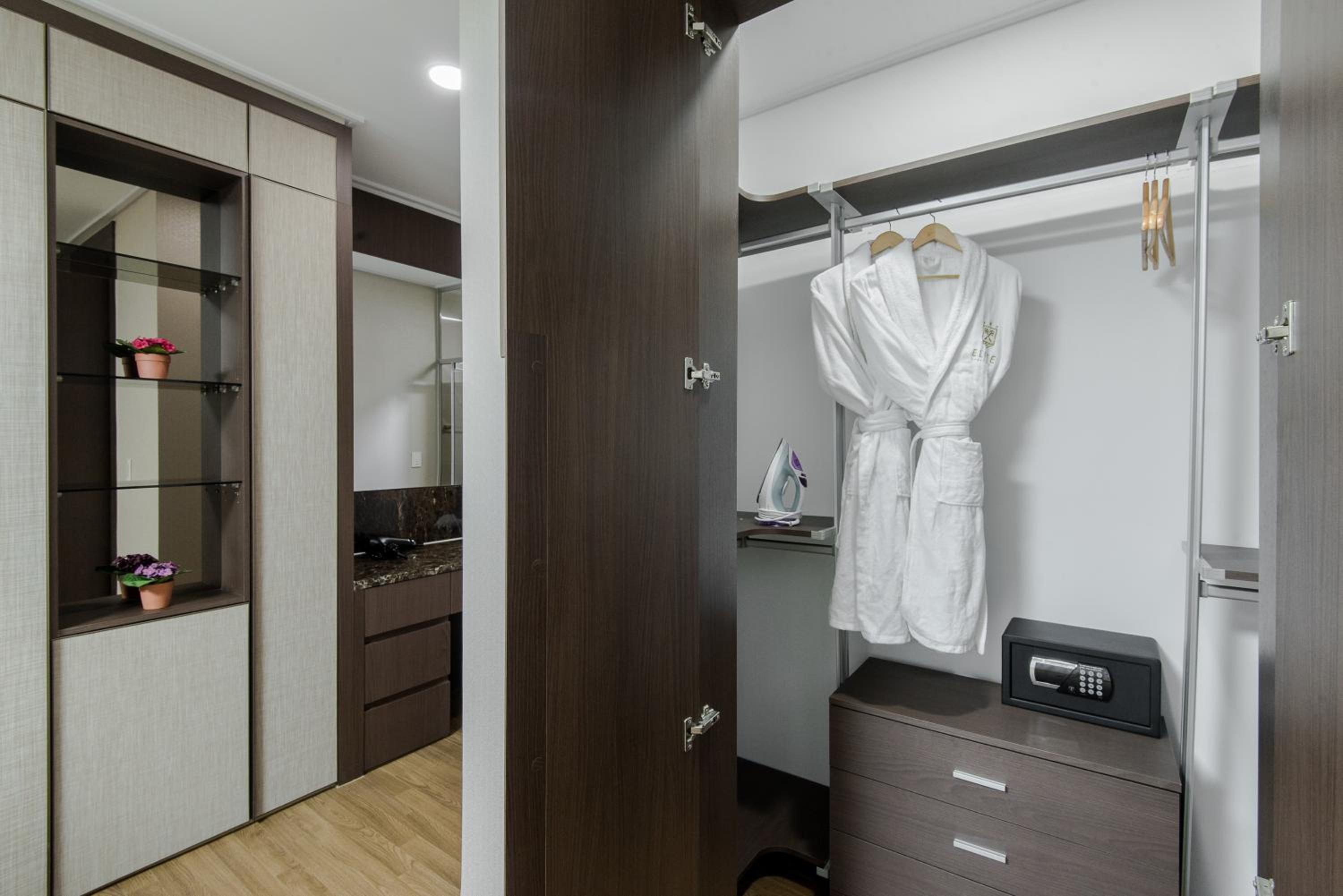 Deluxe Apartment photo 2