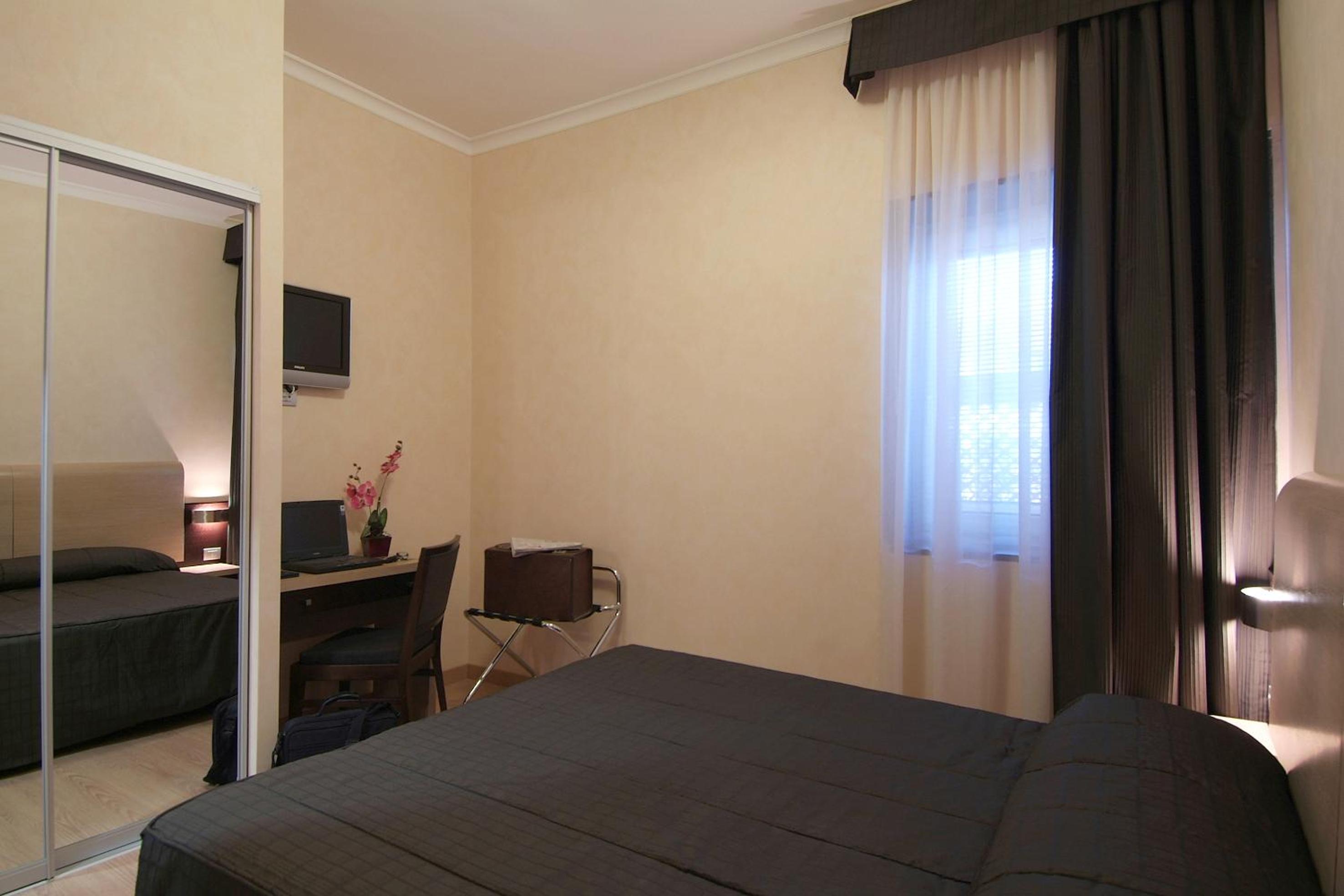 Double Room - Photo 3