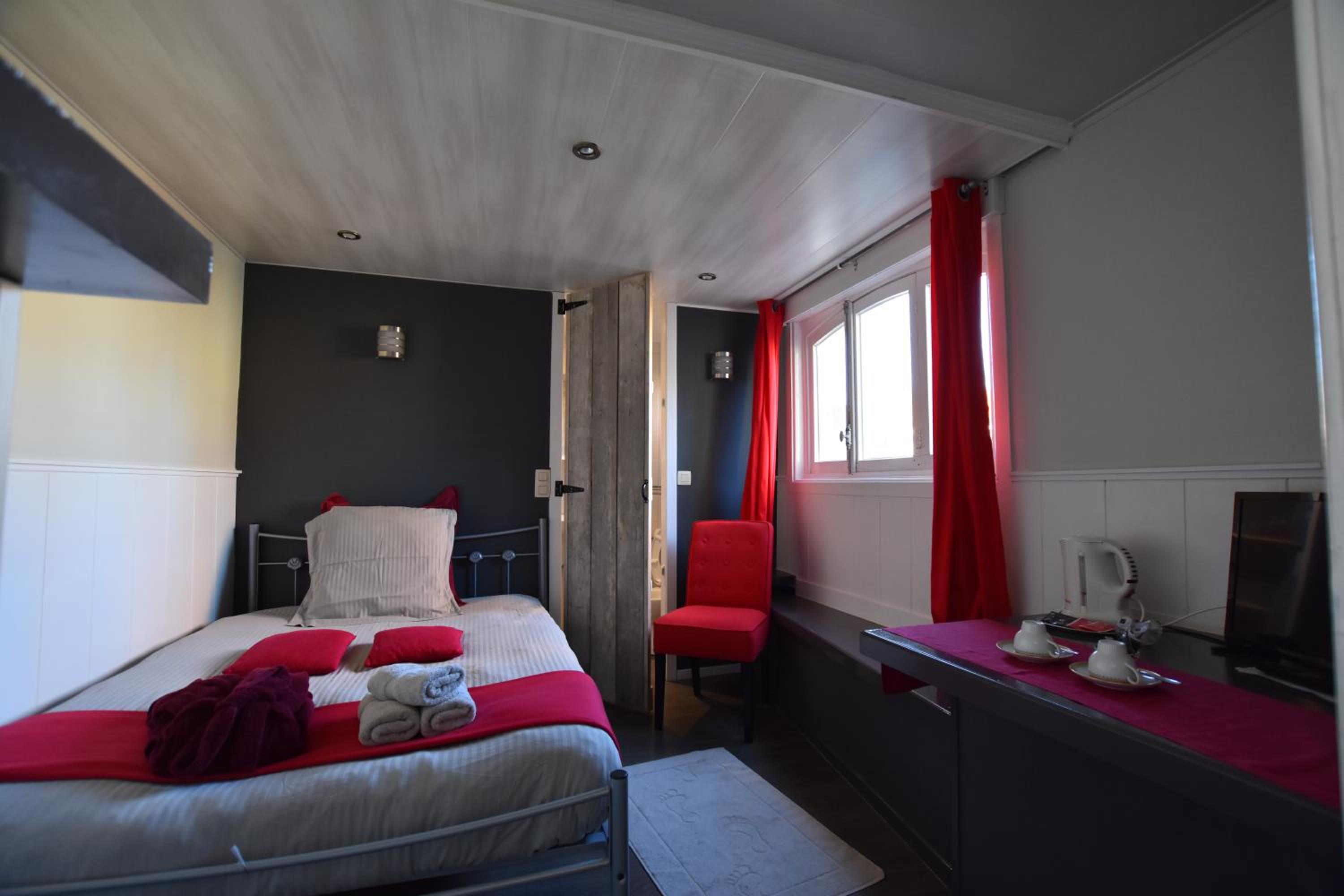 Budget Double Room photo 2