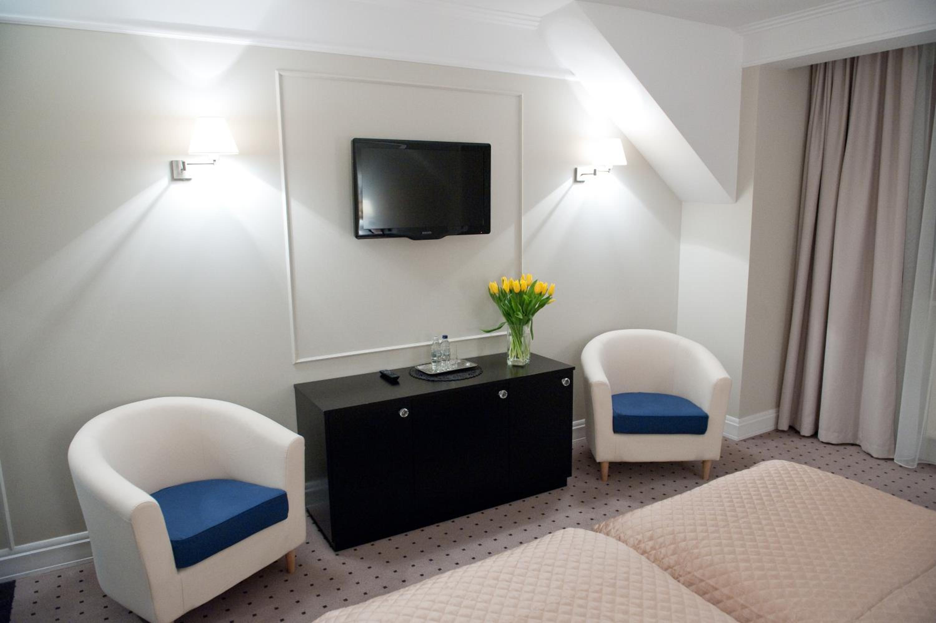Double or Twin Room - Photo 2