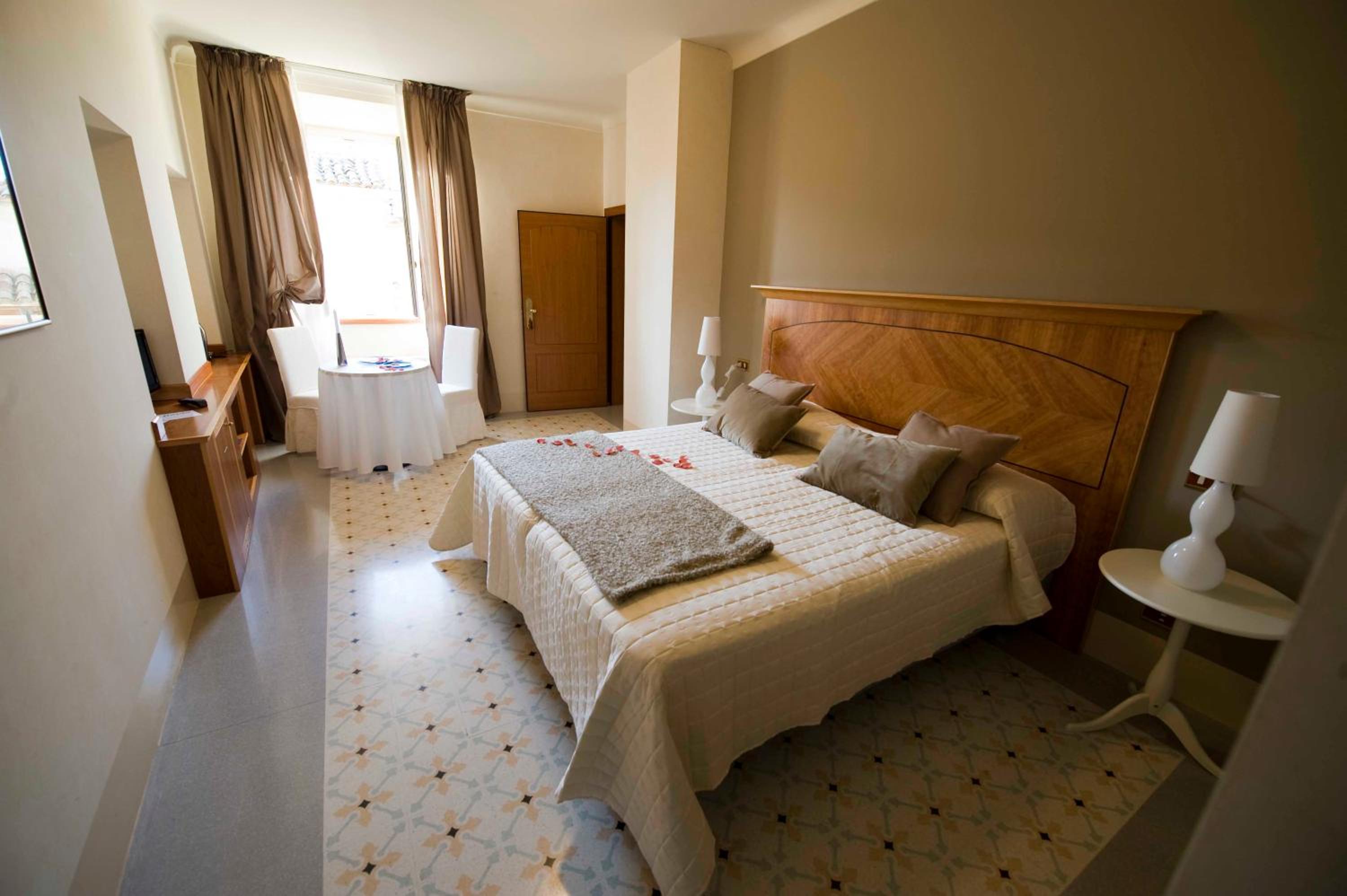 Classic Double or Twin Room with Spa Bath  photo 1