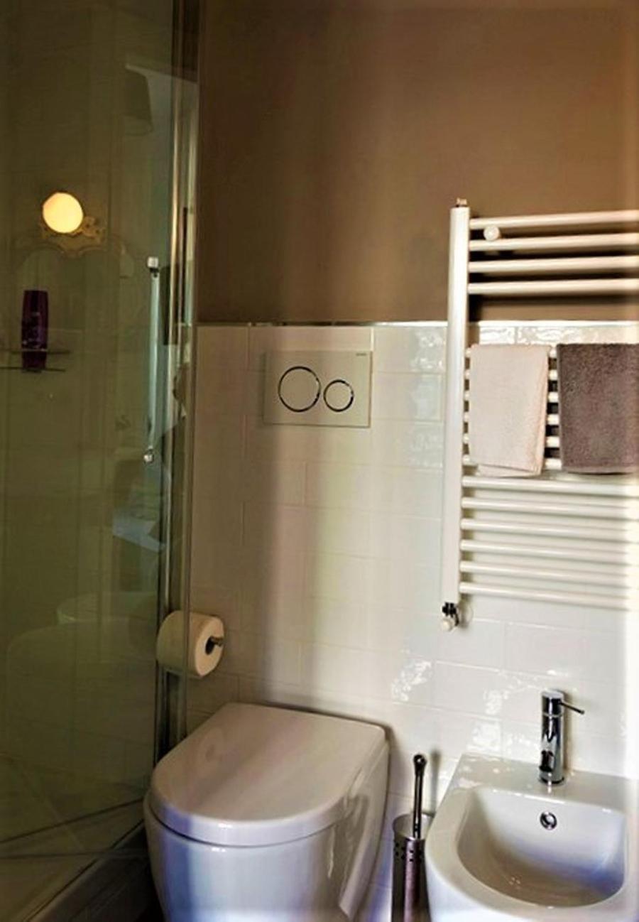 Deluxe Double Room with Shower photo 3