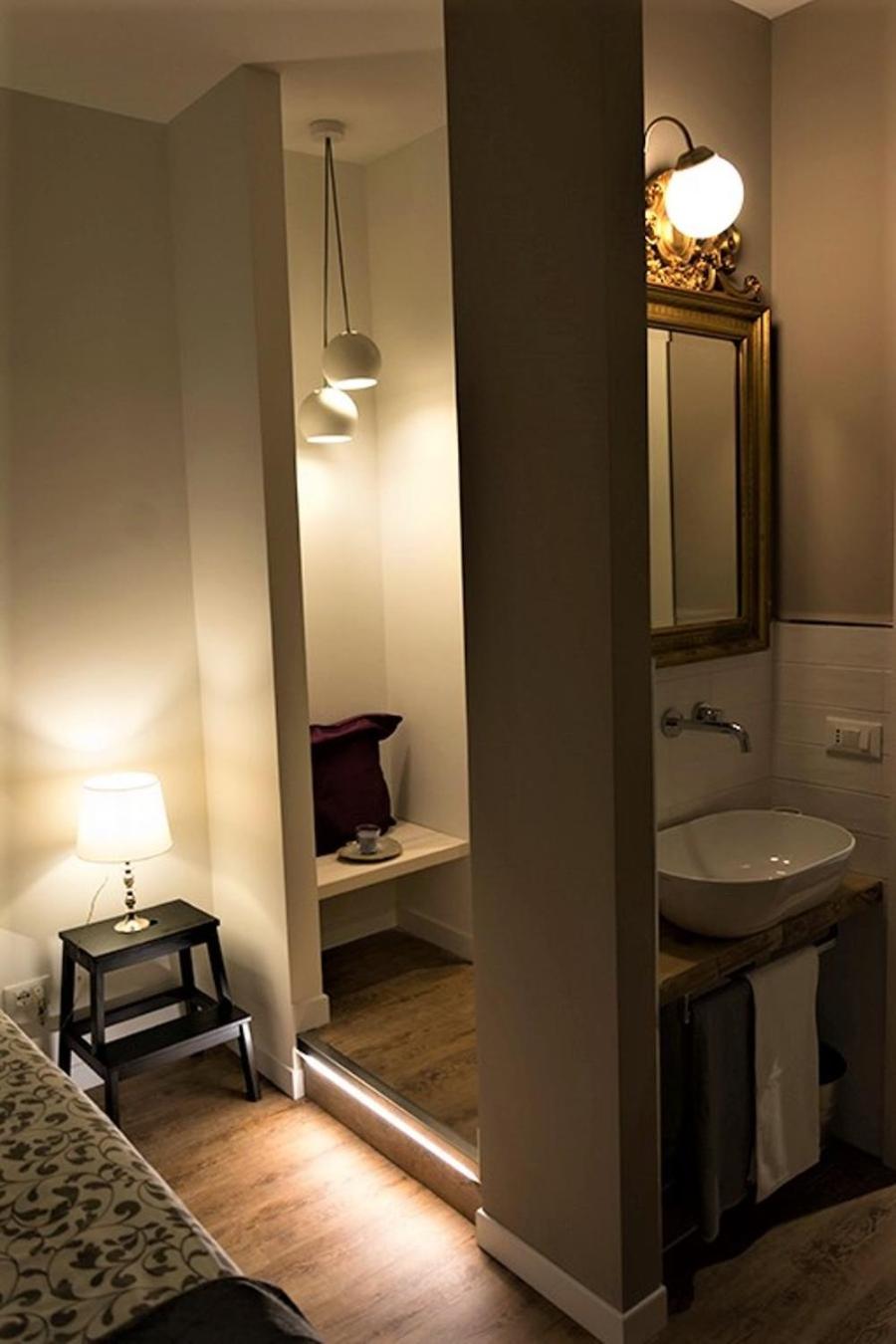 Deluxe Double Room with Balcony photo 3