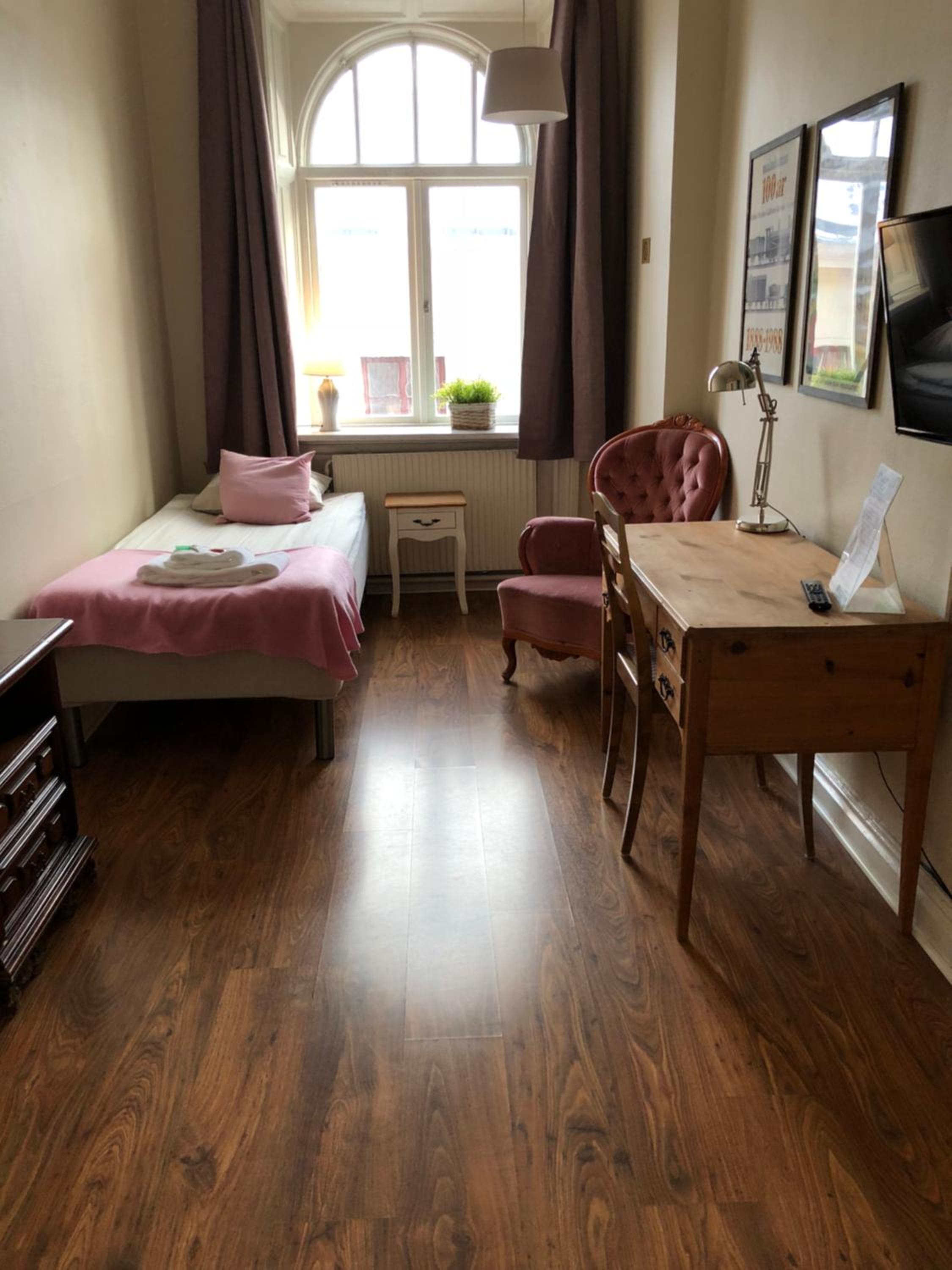 Single Room with Shared Bathroom photo 1