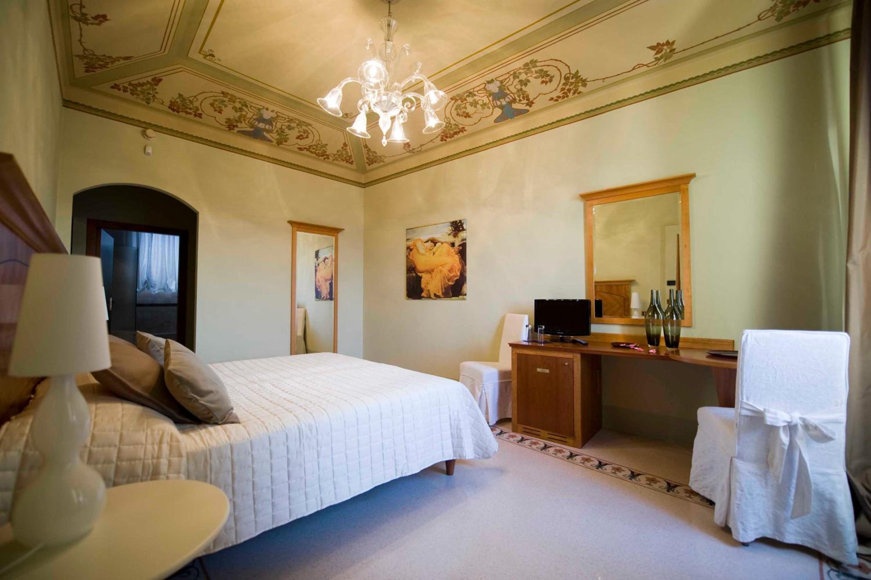 Superior Double Room with City View and Spa Bath photo 1