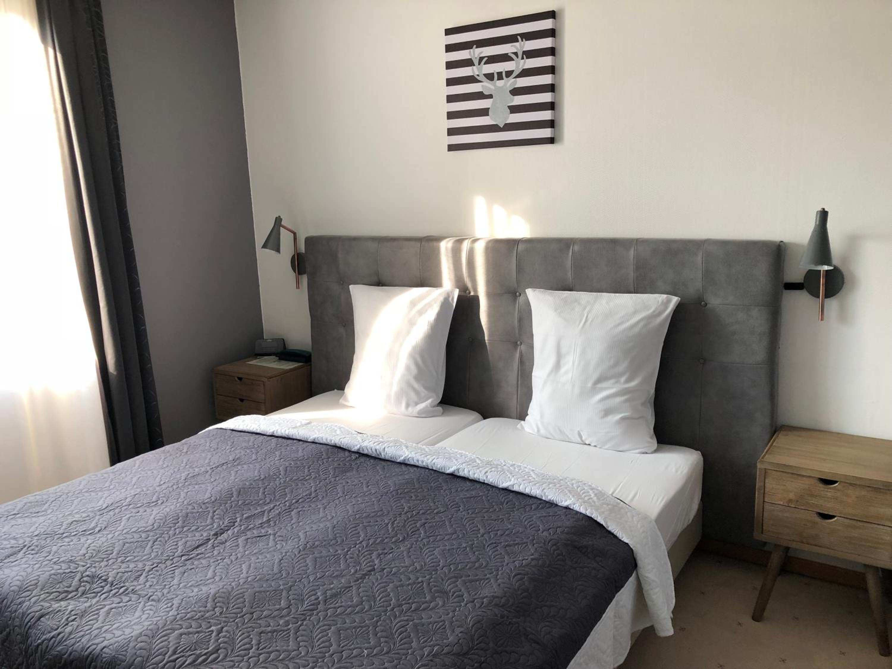 Double or Twin Room - Photo 8