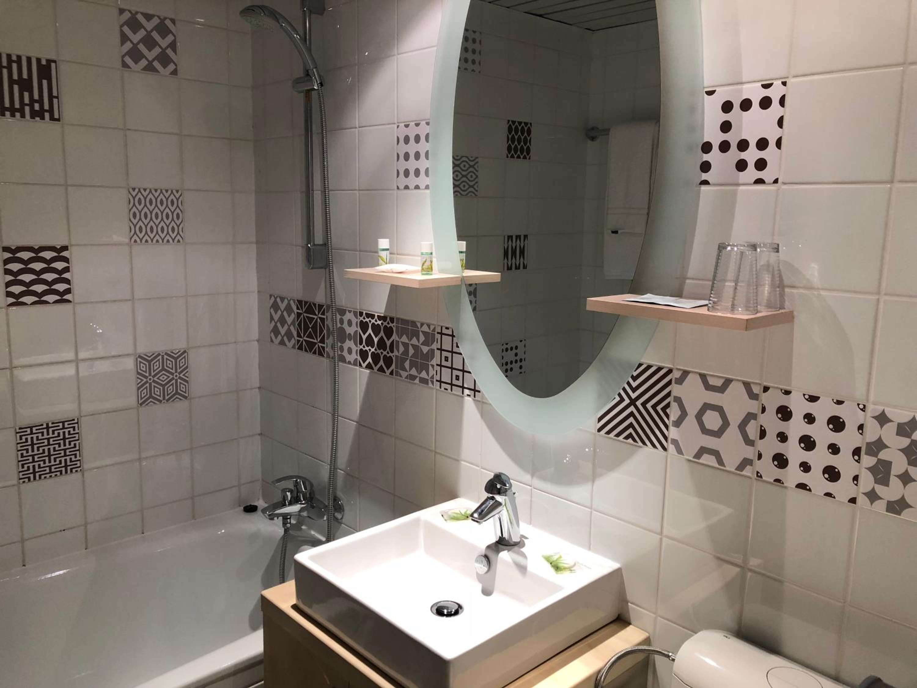 Double or Twin Room - Photo 12