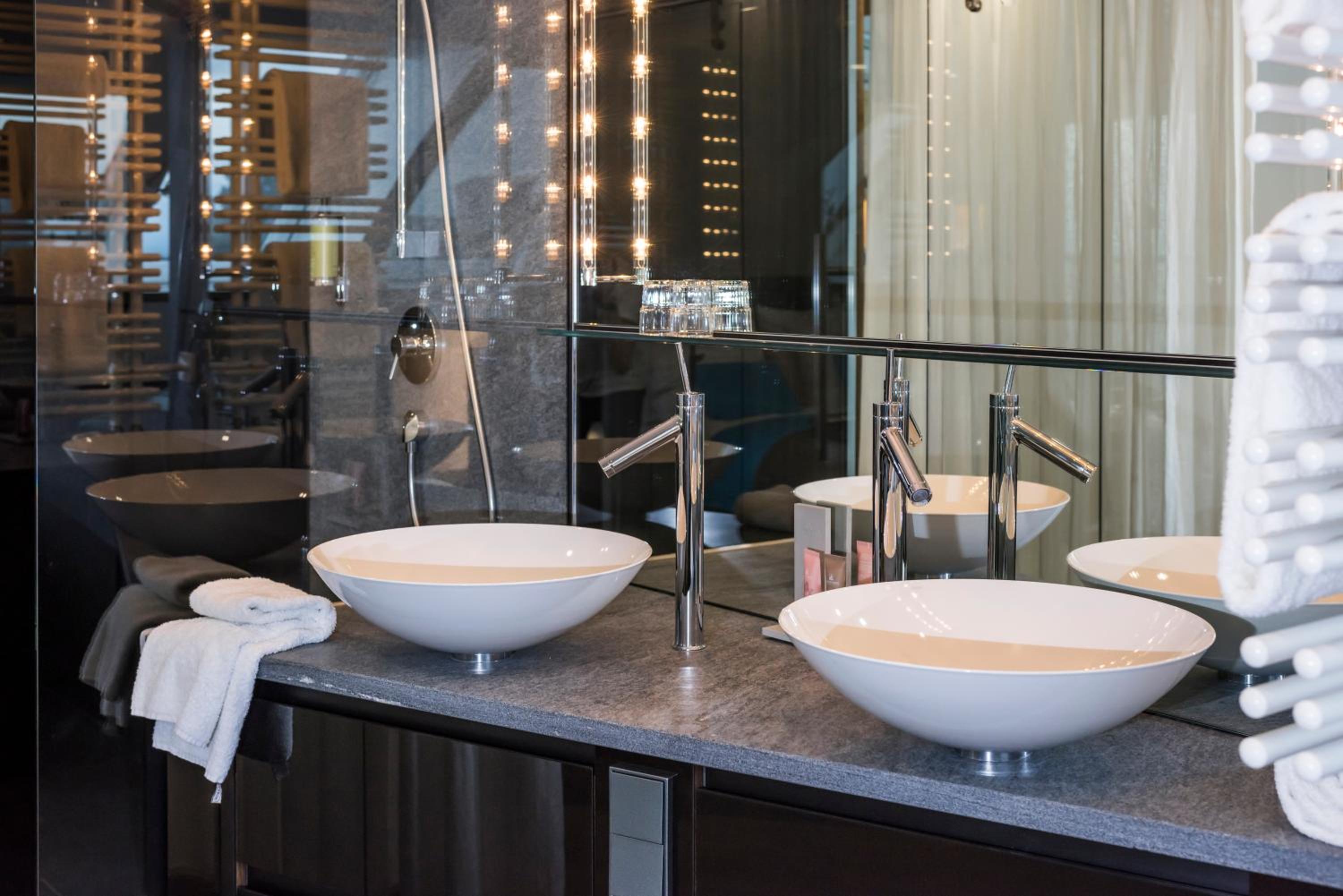 Suite with Lake View - Photo 5