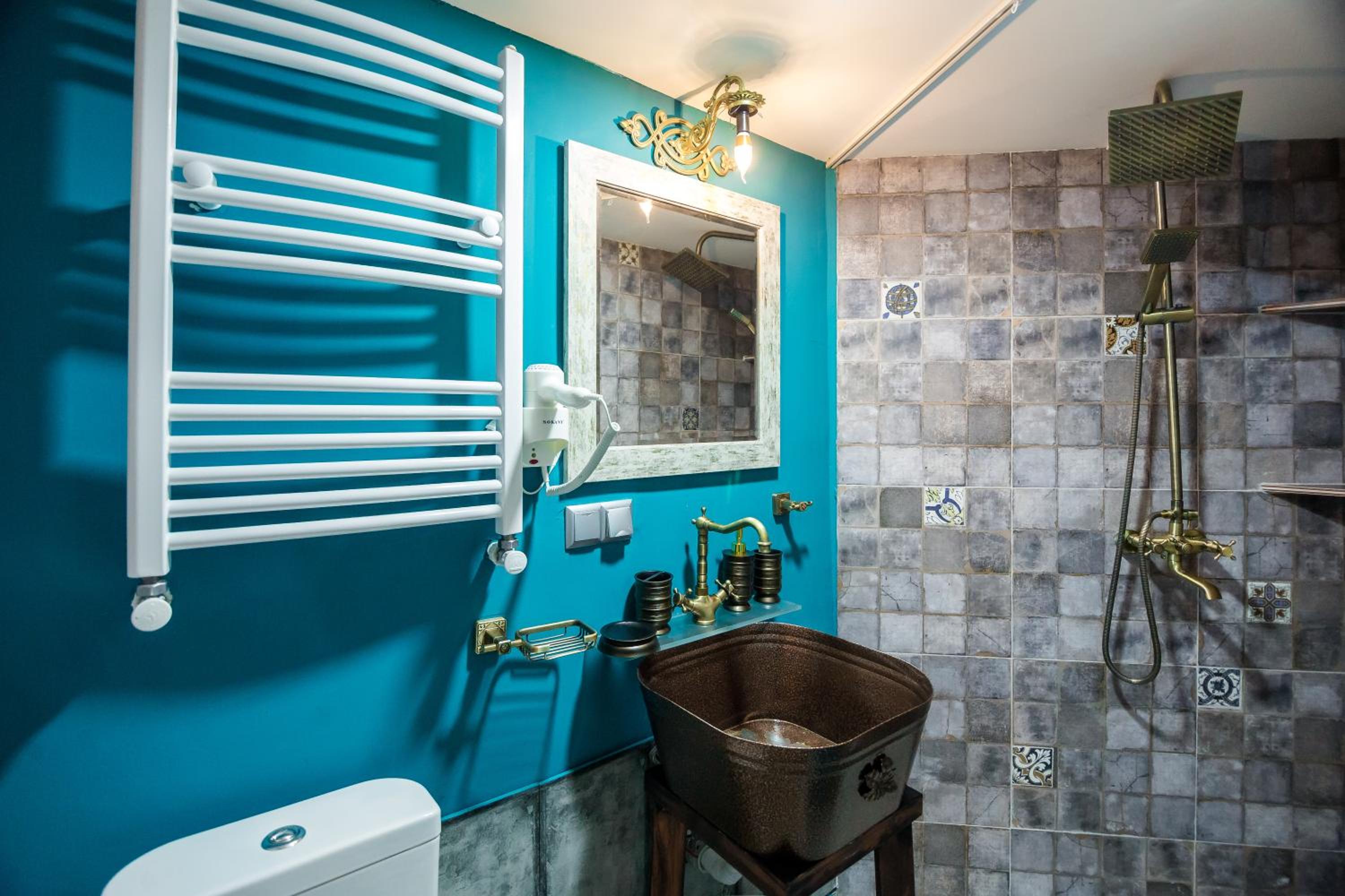 Deluxe Double Room (2 Adults + 1 Child) photo 2