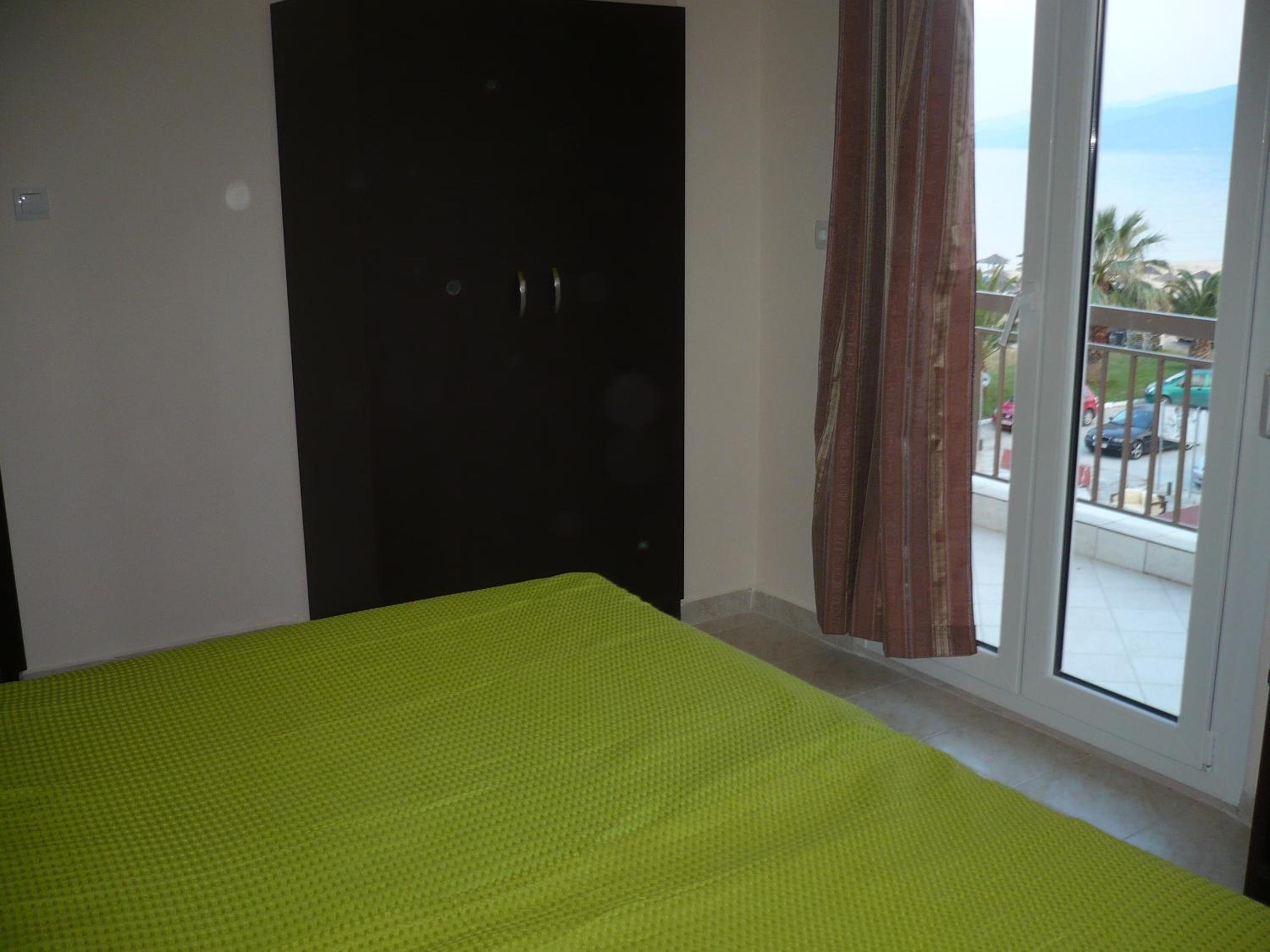 Studio (2 Adults)