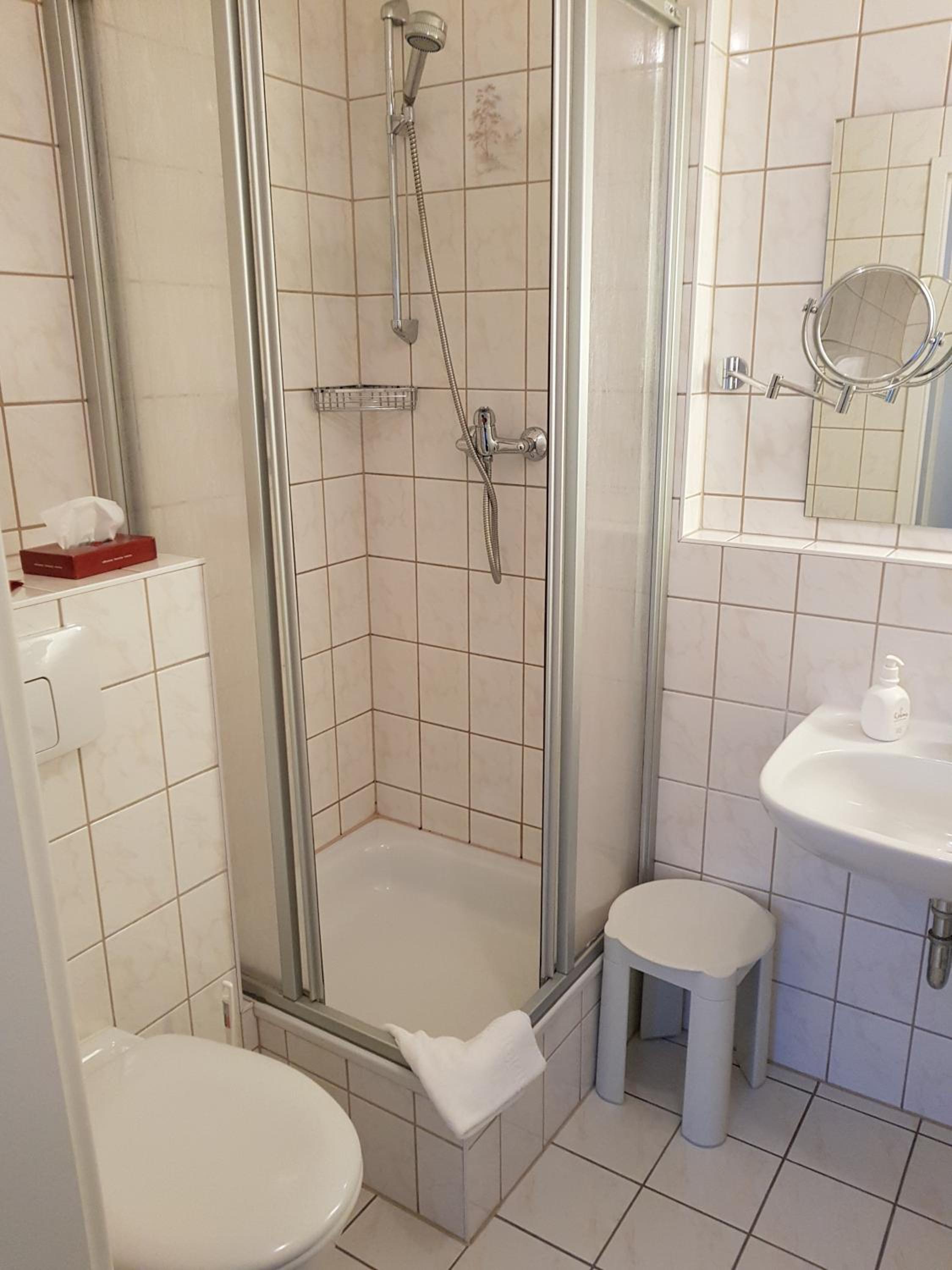 Twin Room with Bathroom photo 3
