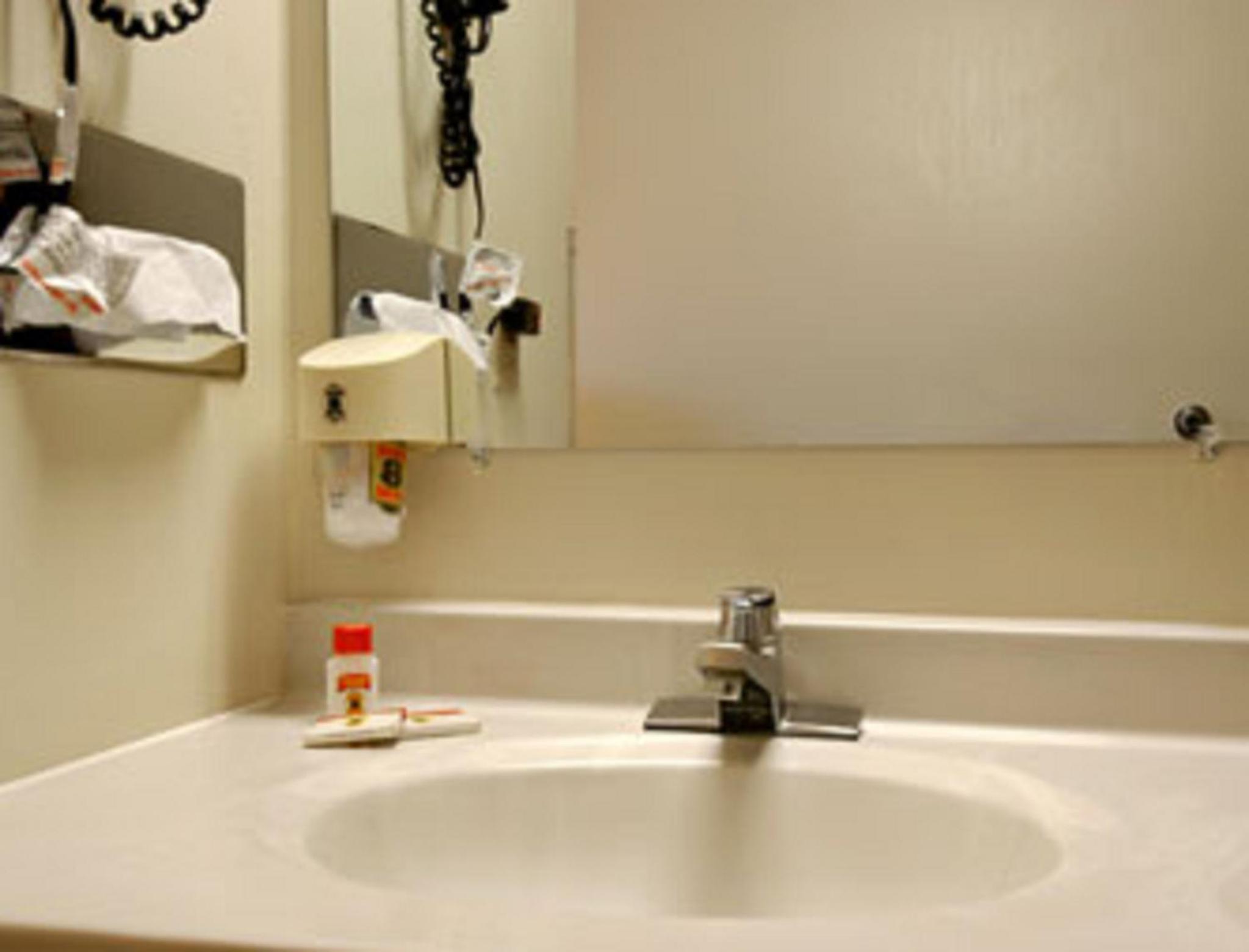 King Room - Non-Smoking - Photo 4