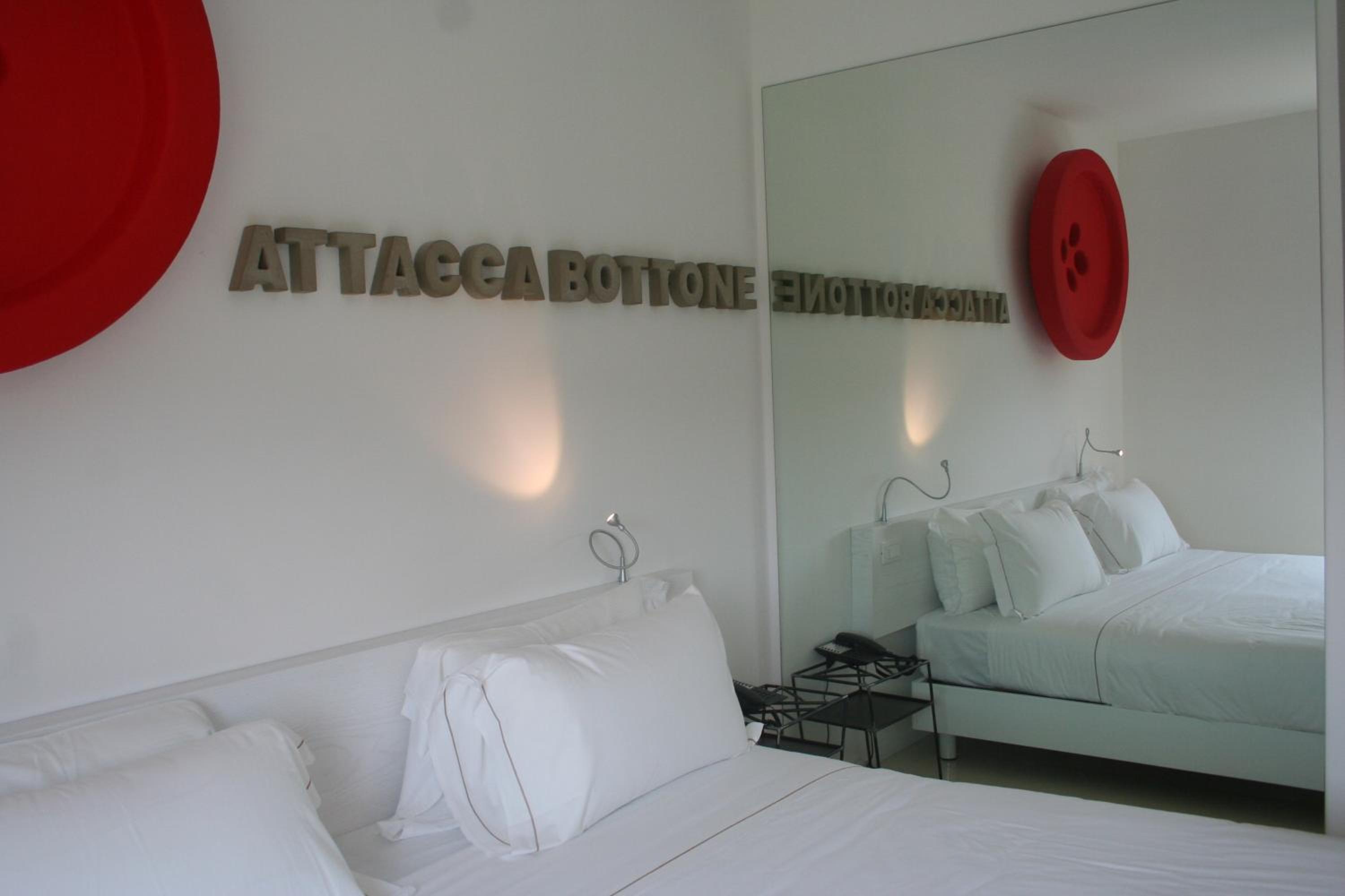 Standard King Room - Photo 1