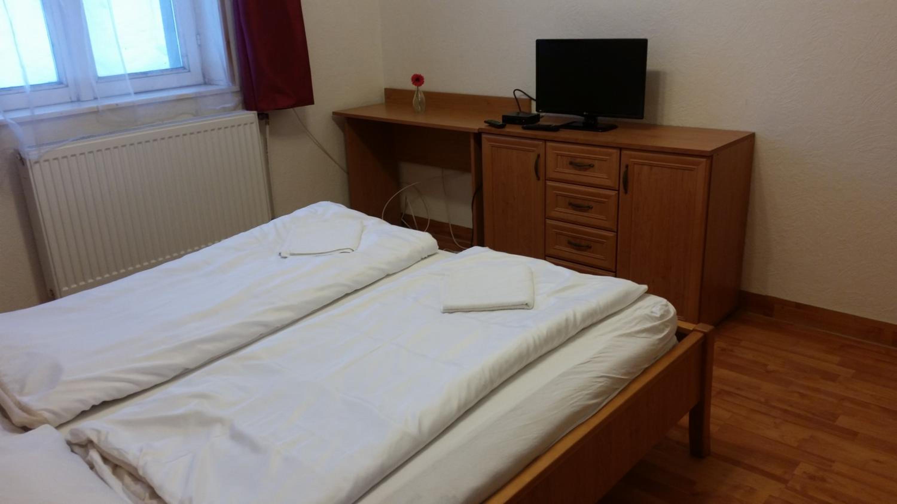 Double Room with Private Bathroom - Photo 3