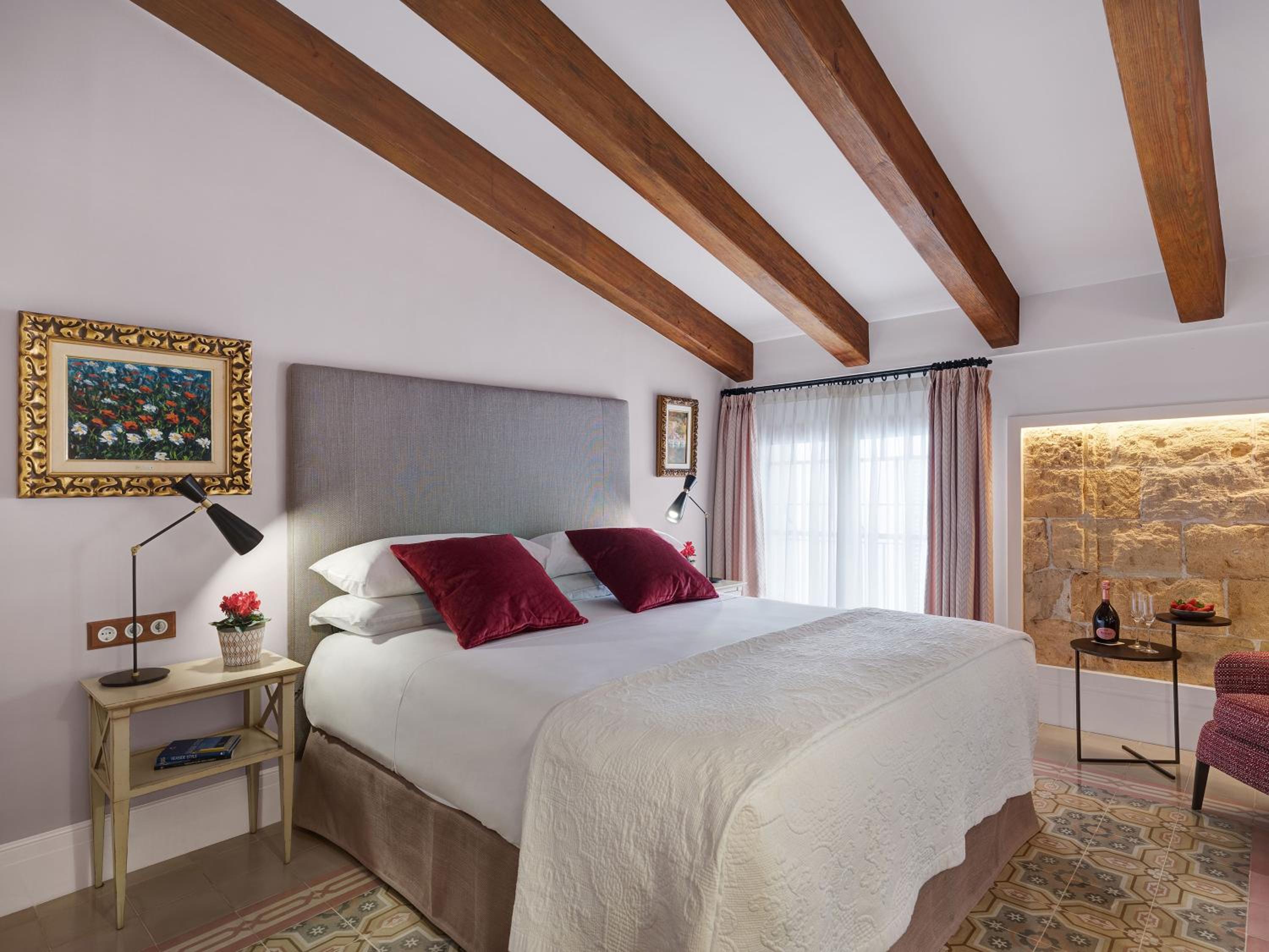 Deluxe Room with spa access thumbnail 5