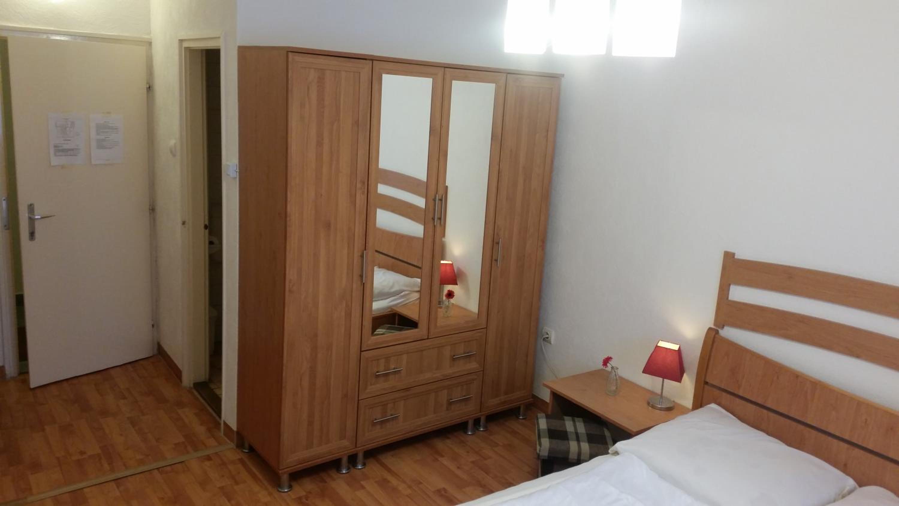 Double Room with Private Bathroom - Photo 5