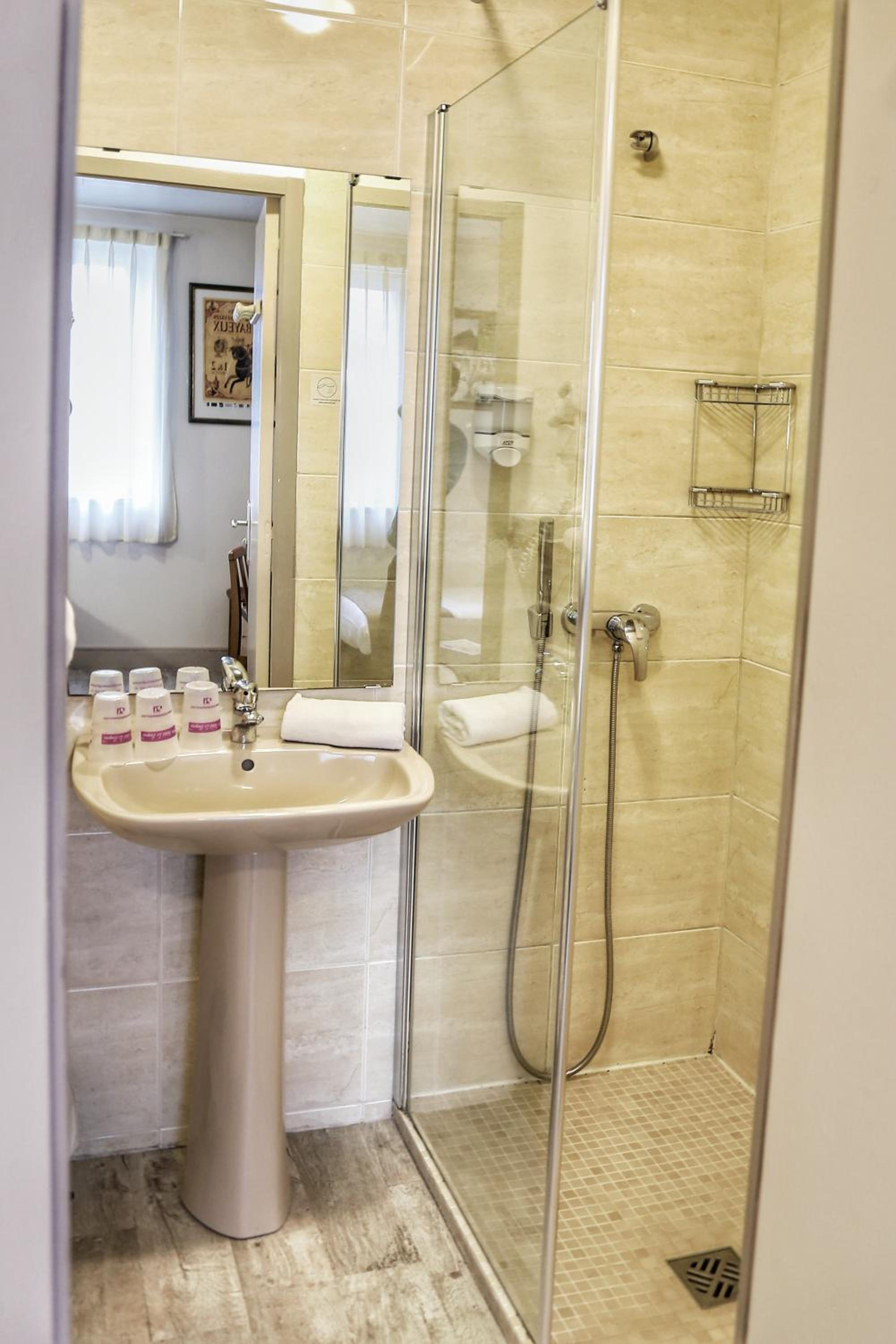 Double Queen Room - Photo 5