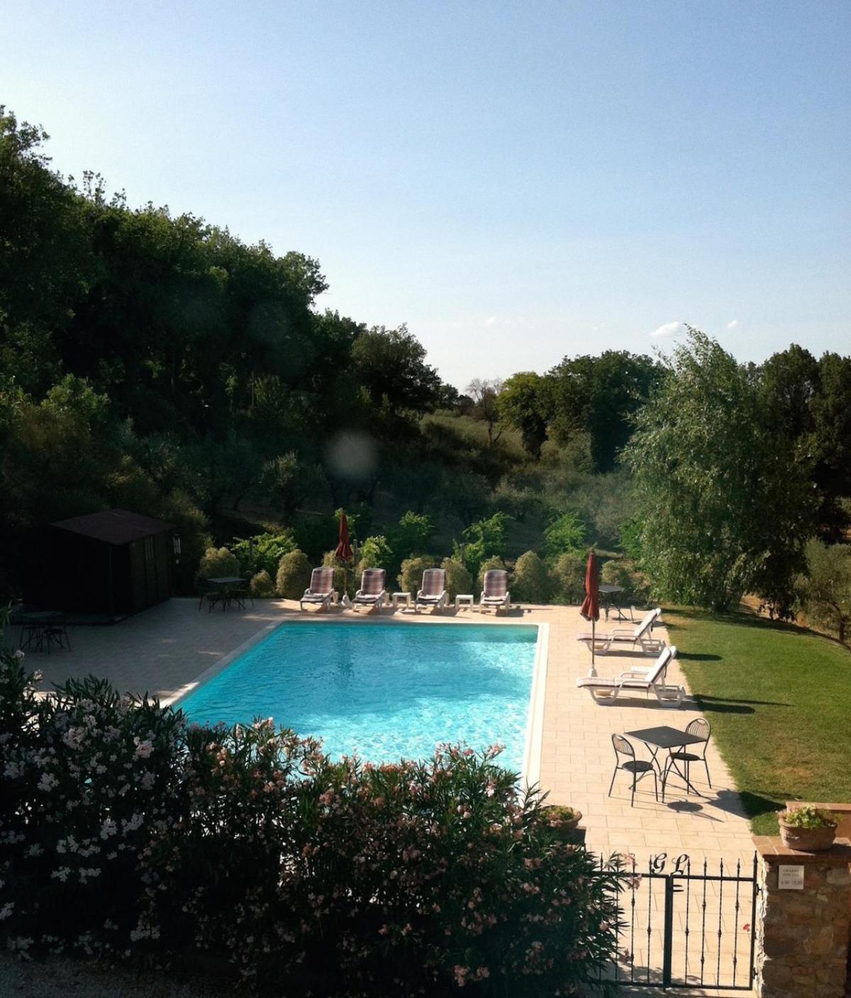 Queen Room with Pool View photo 2