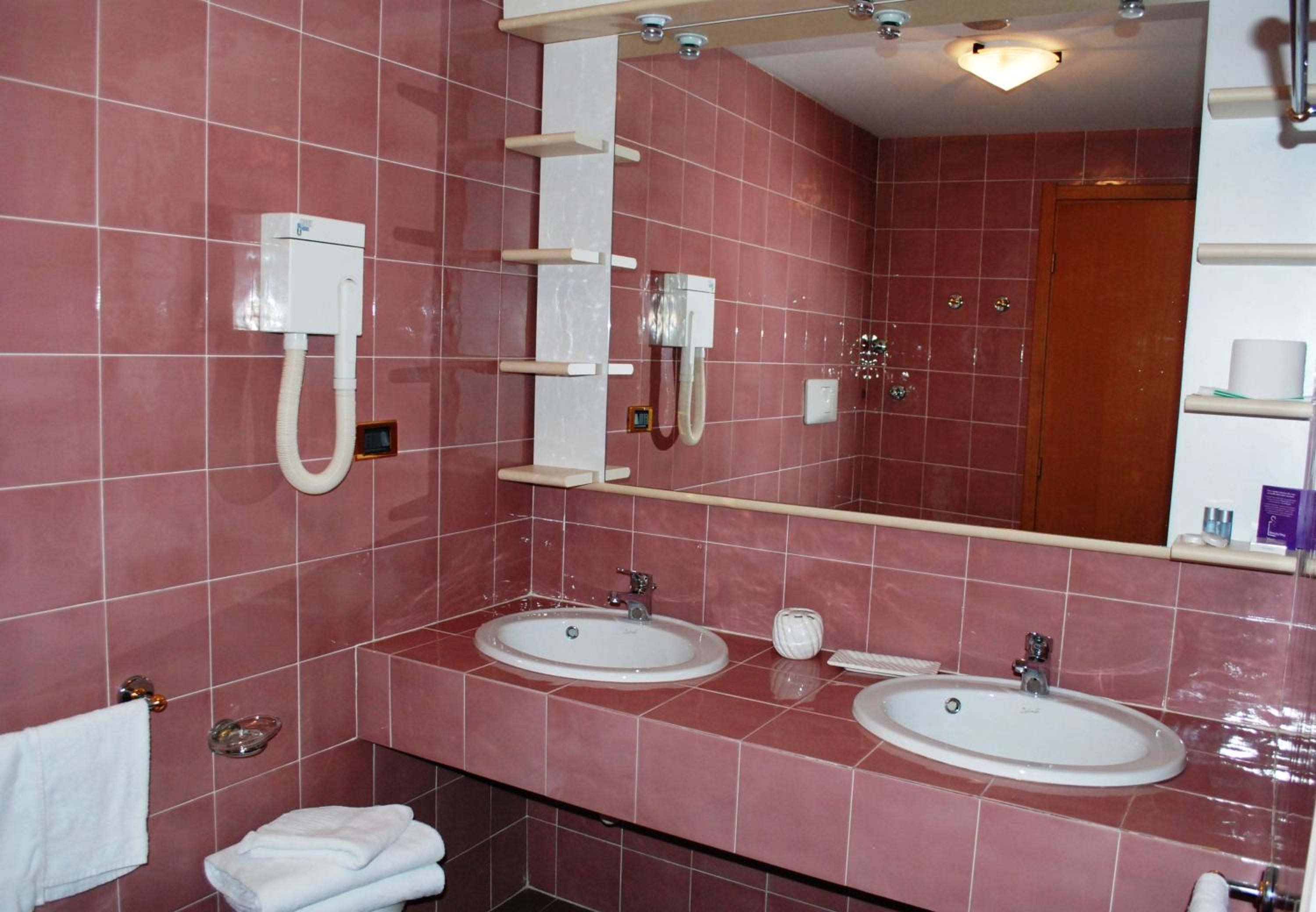 Double Room - Photo 10