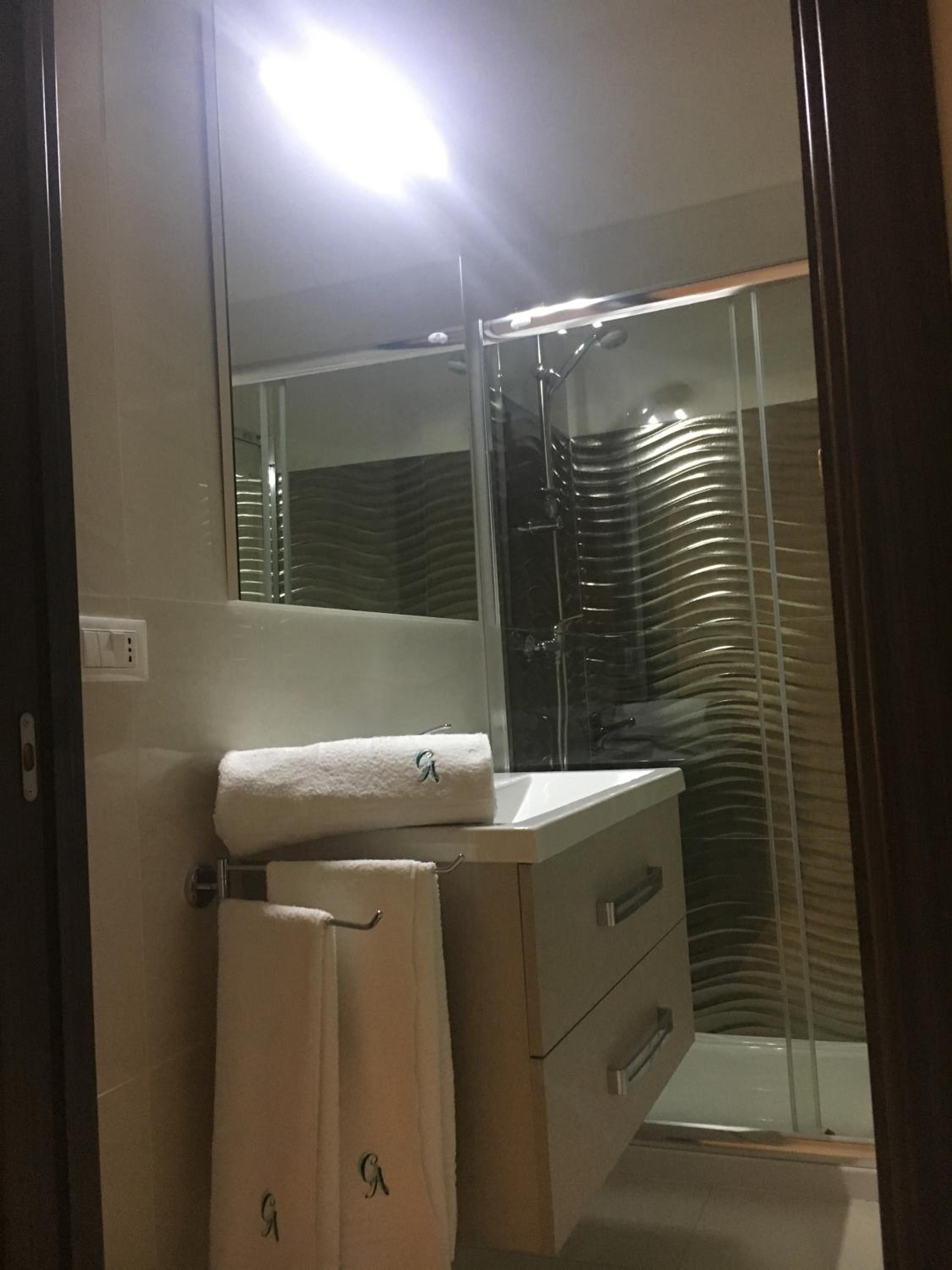 Deluxe Quadruple Room - Photo 8