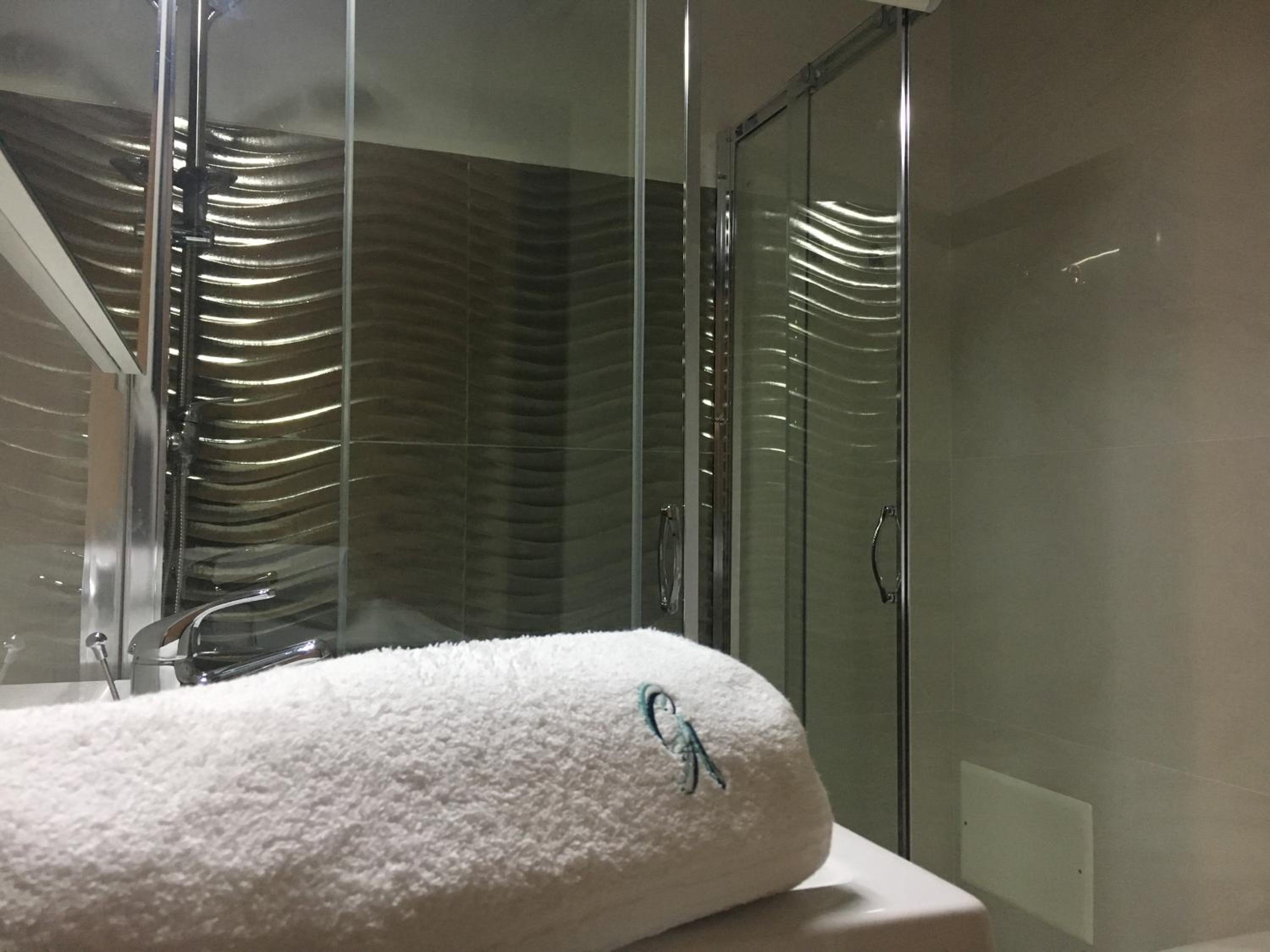 Deluxe Quadruple Room - Photo 9