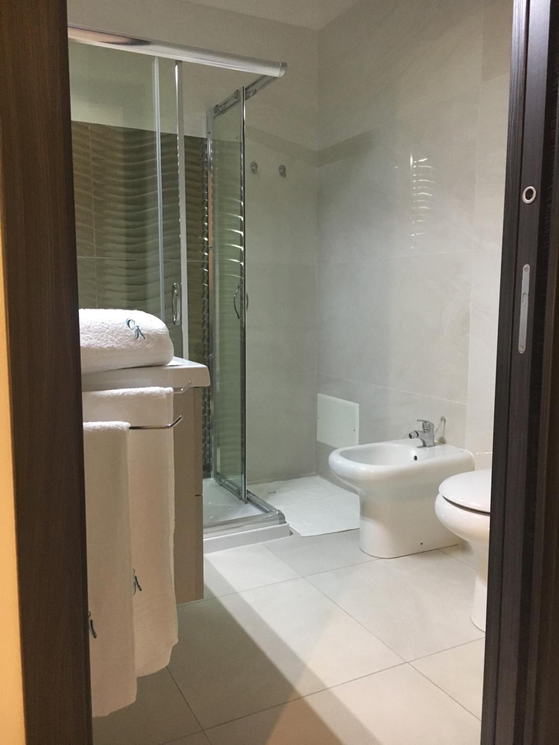Deluxe Quadruple Room - Photo 11