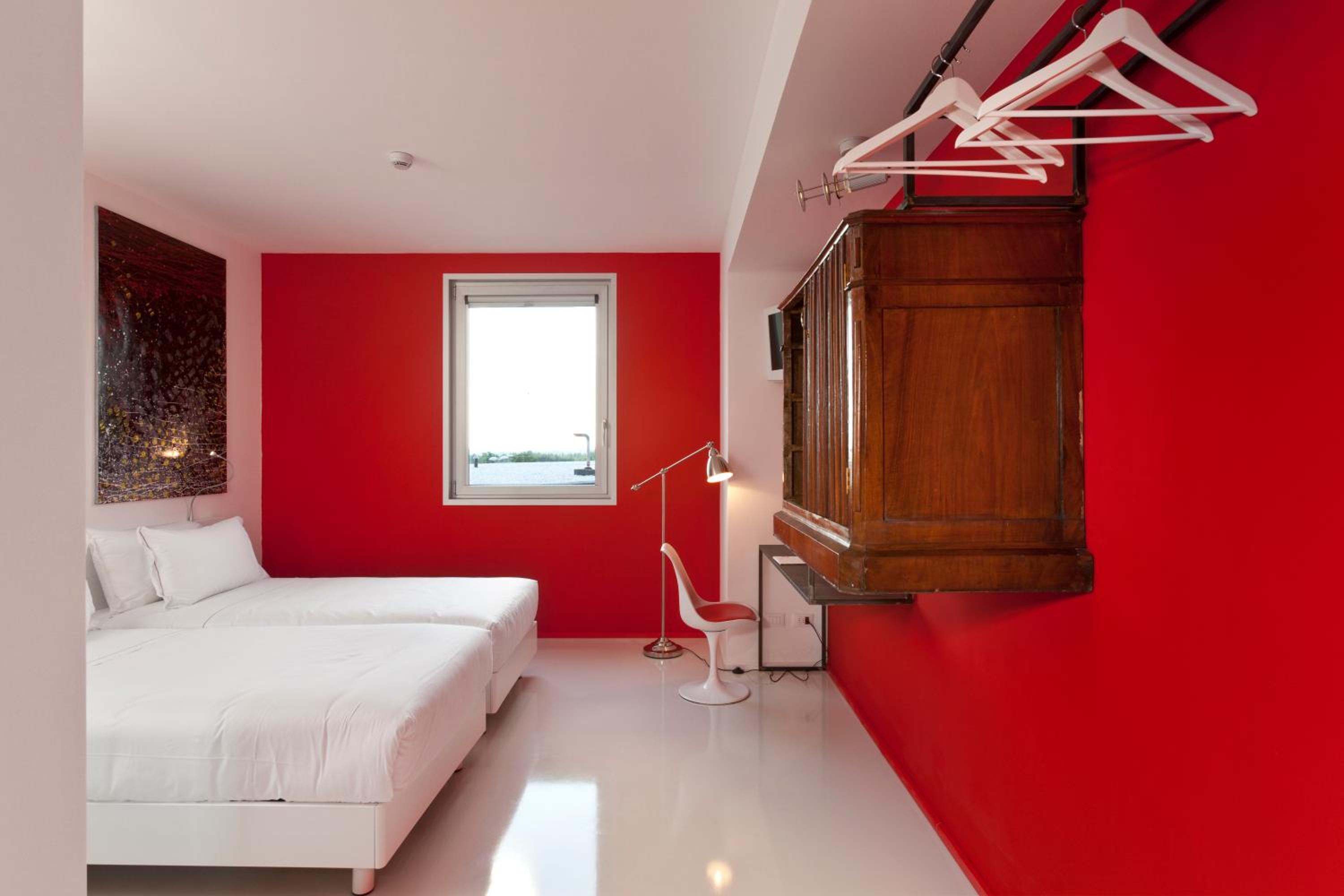 Standard Twin Room - Photo 15