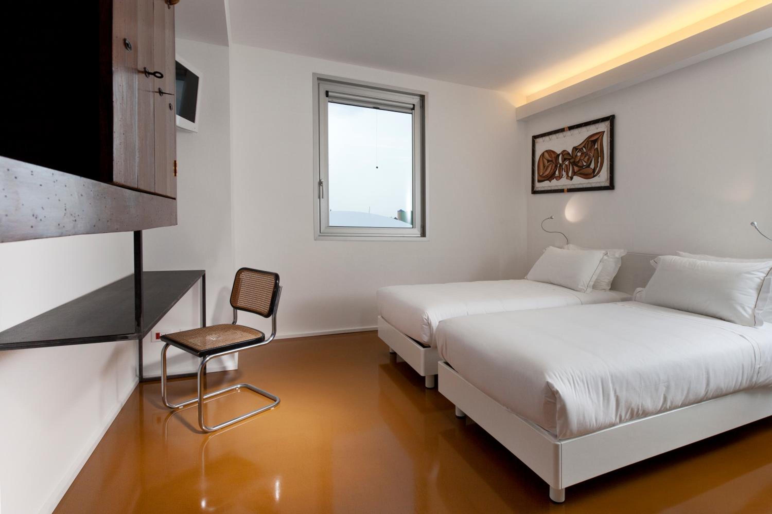 Standard Twin Room - Photo 6